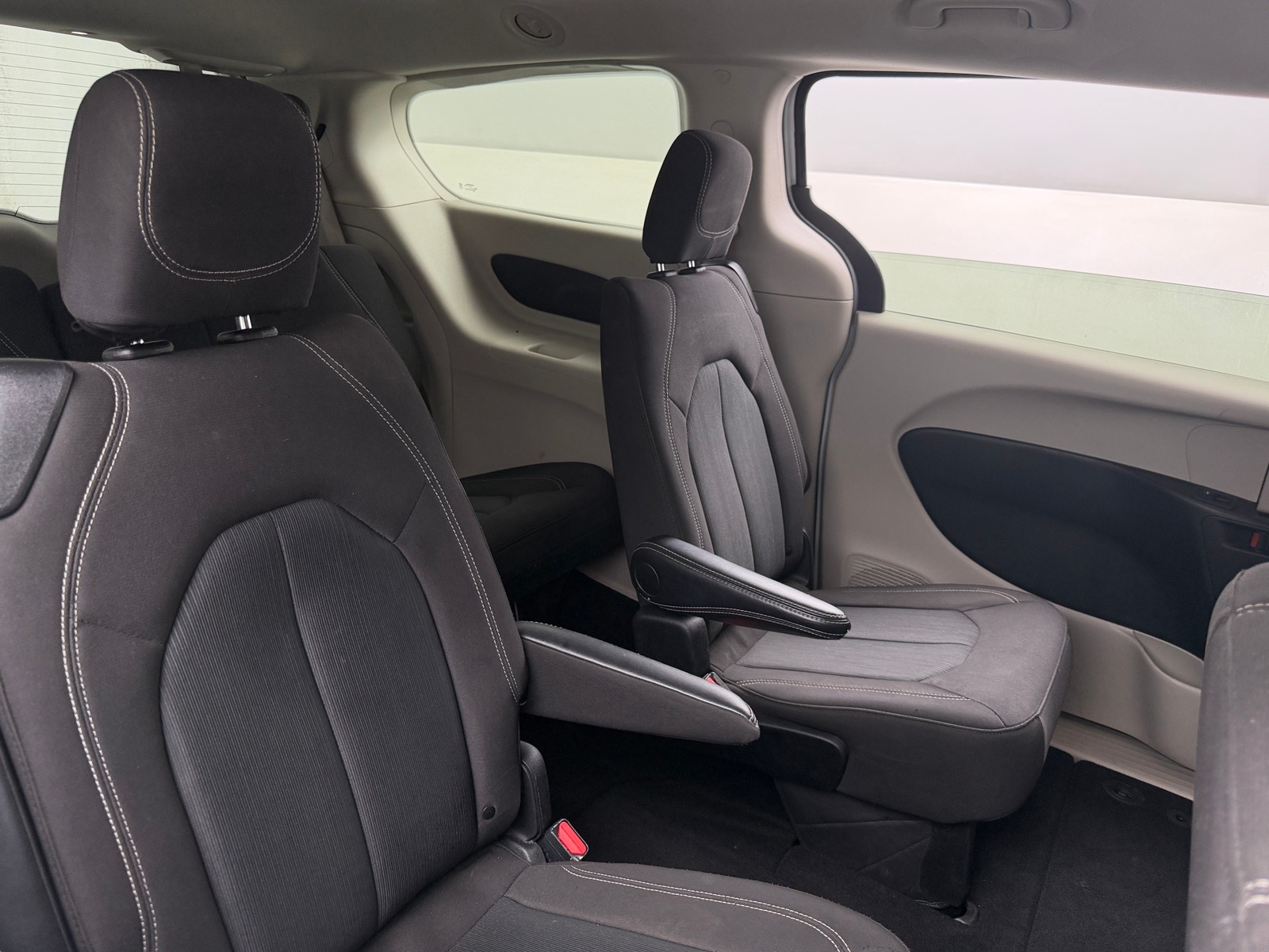 Thumbnail: 2024 Chrysler Voyager - 6