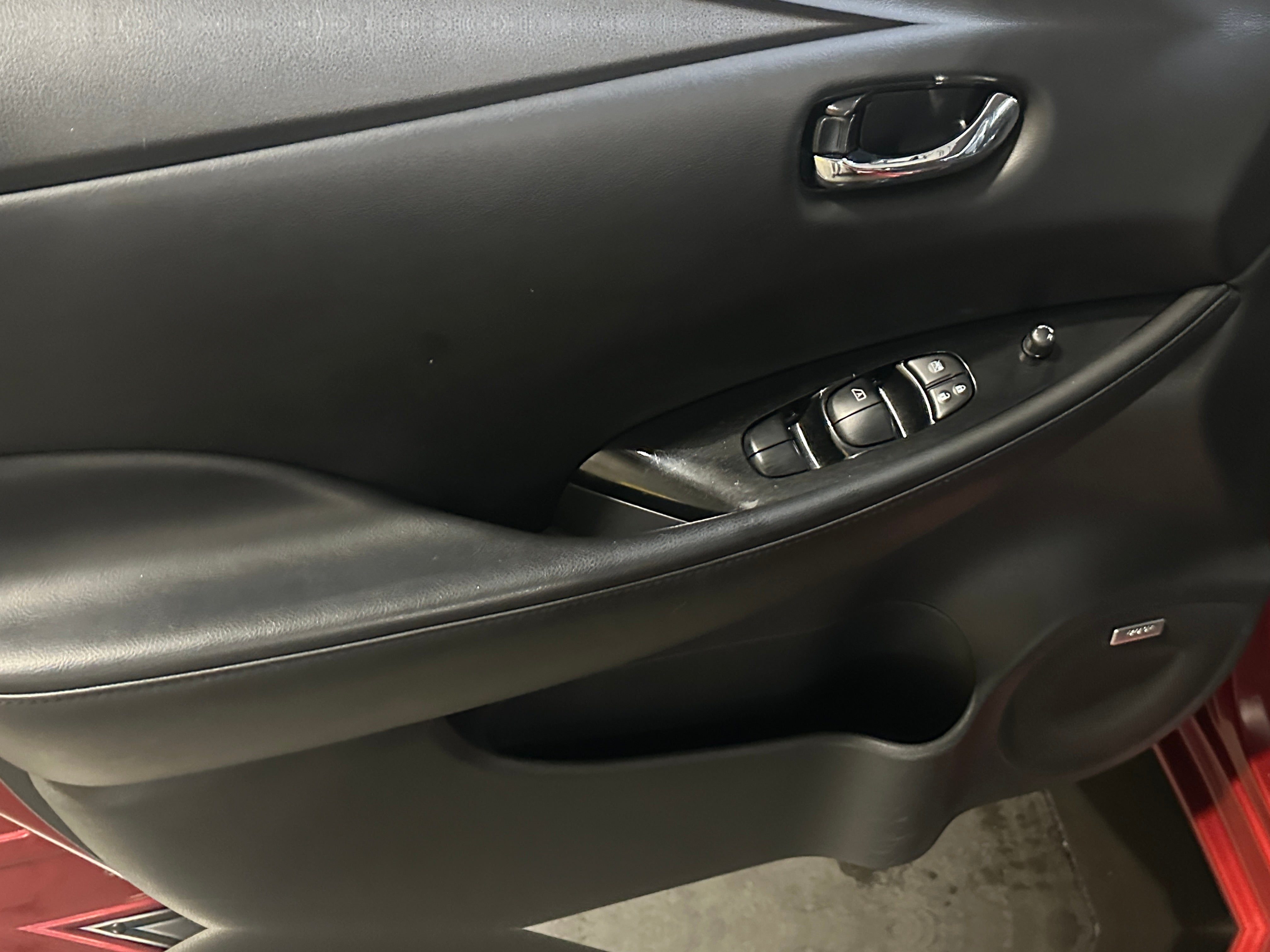 Used 2015 Nissan LEAF SL with VIN 1N4AZ0CP0FC301951 for sale in Oak Creek, WI