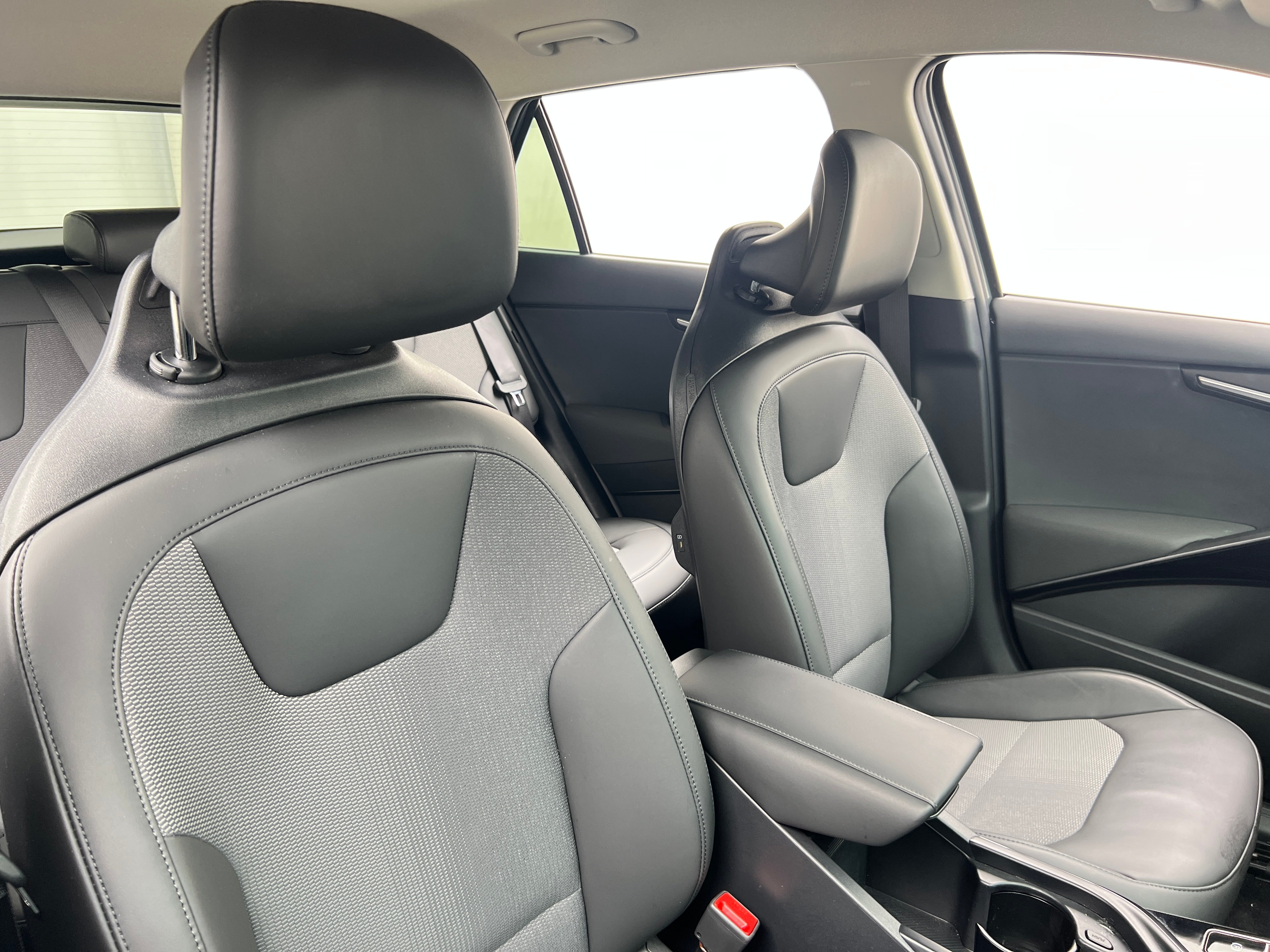 Used 2024 Kia Niro Wind with VIN KNDCR3L10R5129106 for sale in Pewaukee, WI