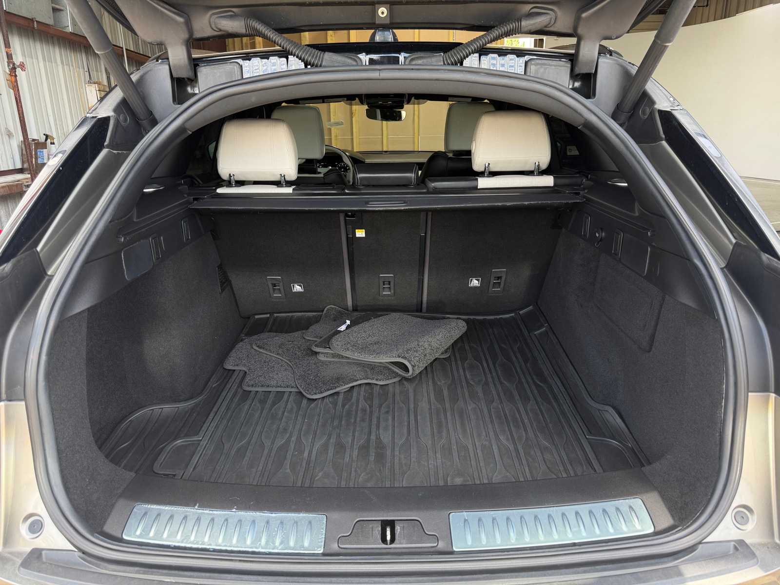 Thumbnail: 2019 Land Rover Range Rover Velar - 6