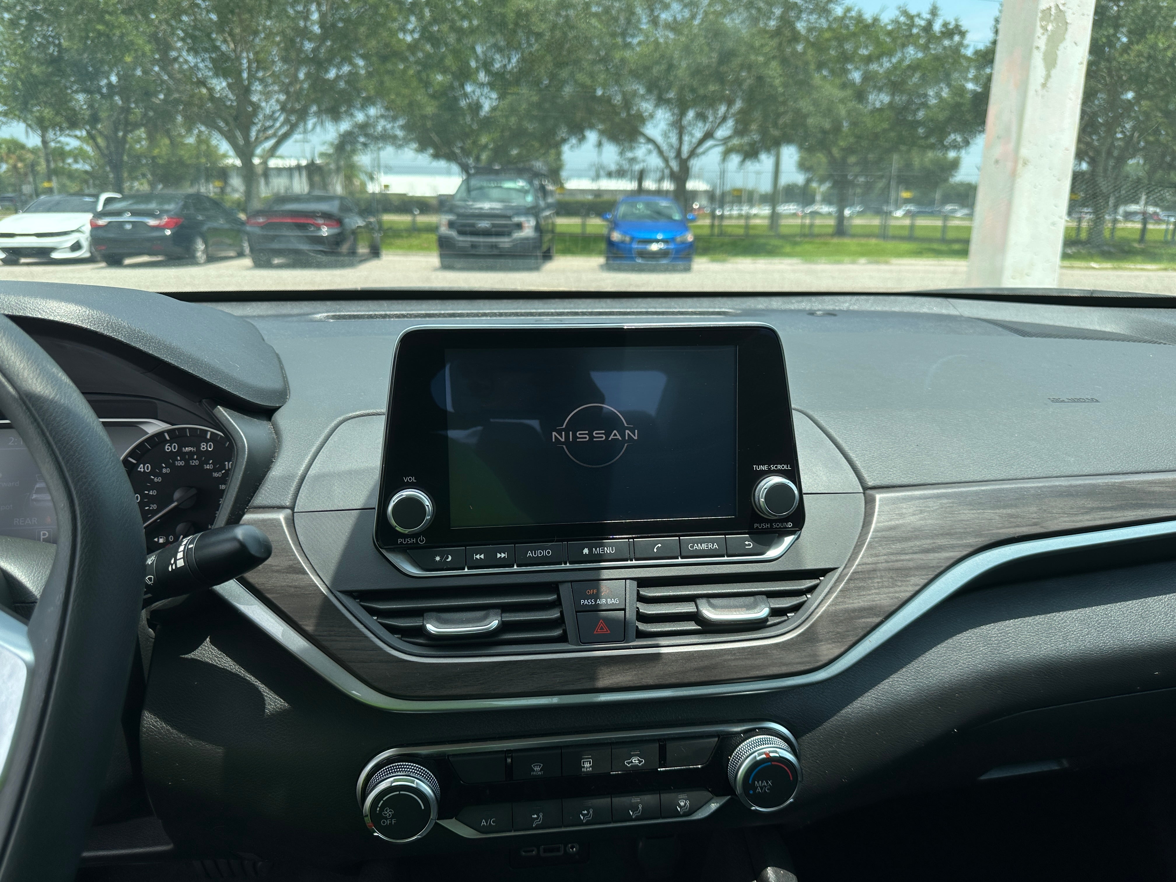 2025 Nissan Altima SV - Photo 14