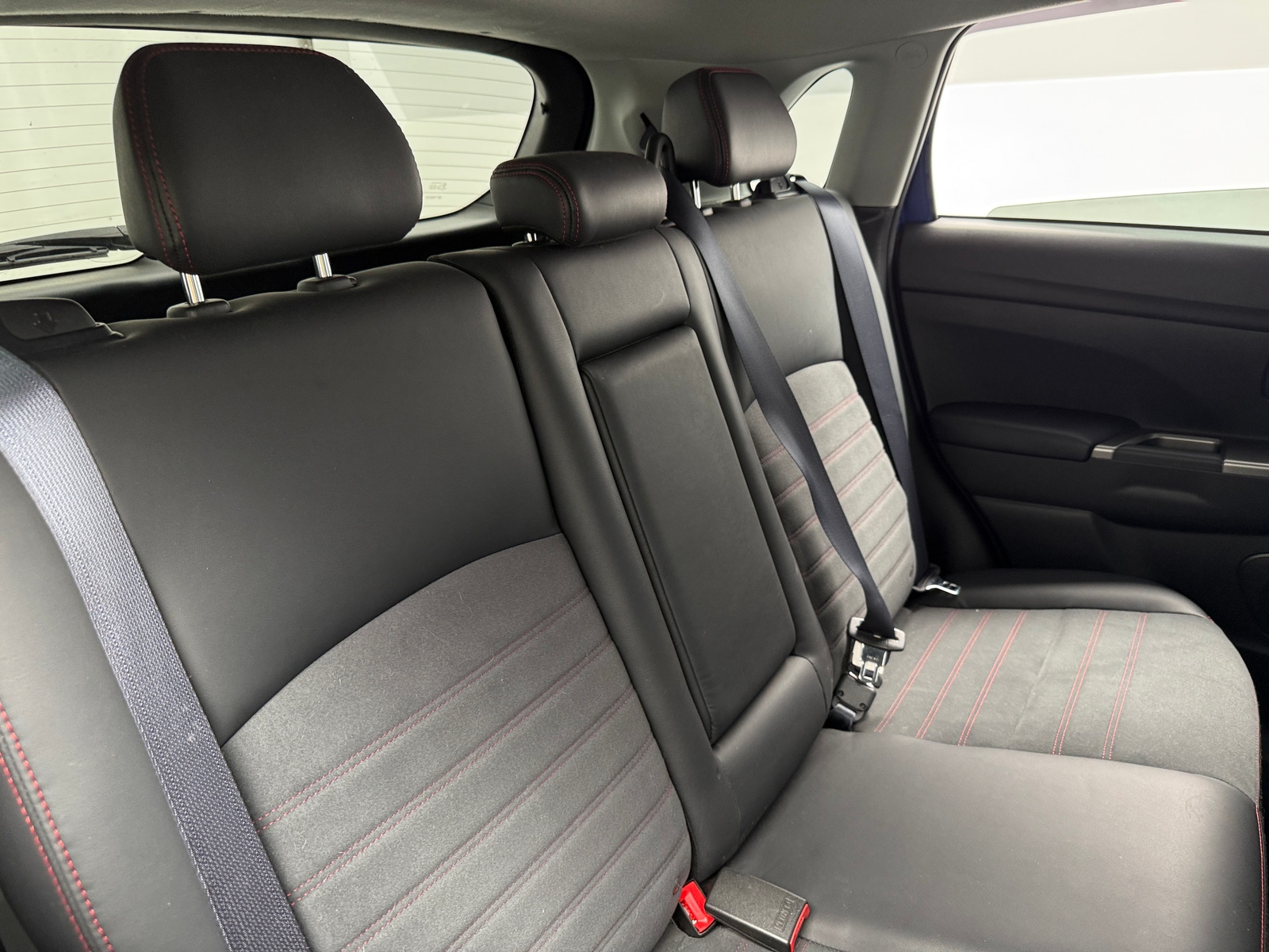 Thumbnail: 2023 Mitsubishi Outlander Sport - 6