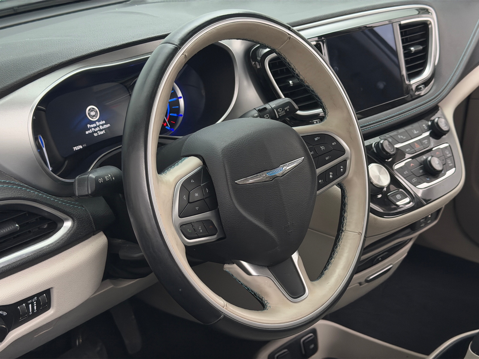 Thumbnail: 2018 Chrysler Pacifica - 4