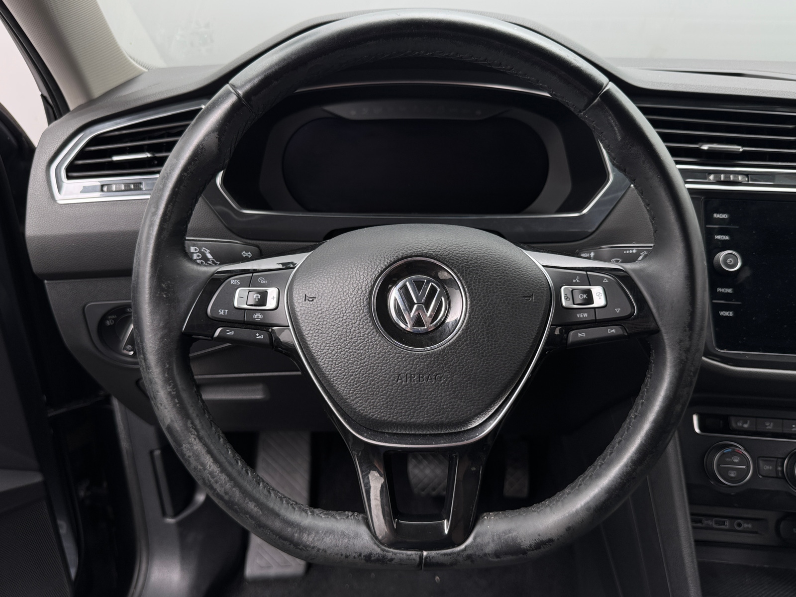 Thumbnail: 2019 Volkswagen Tiguan - 4