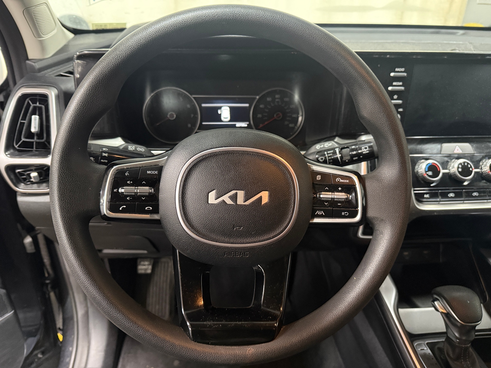 Thumbnail: 2022 Kia Sorento - 5