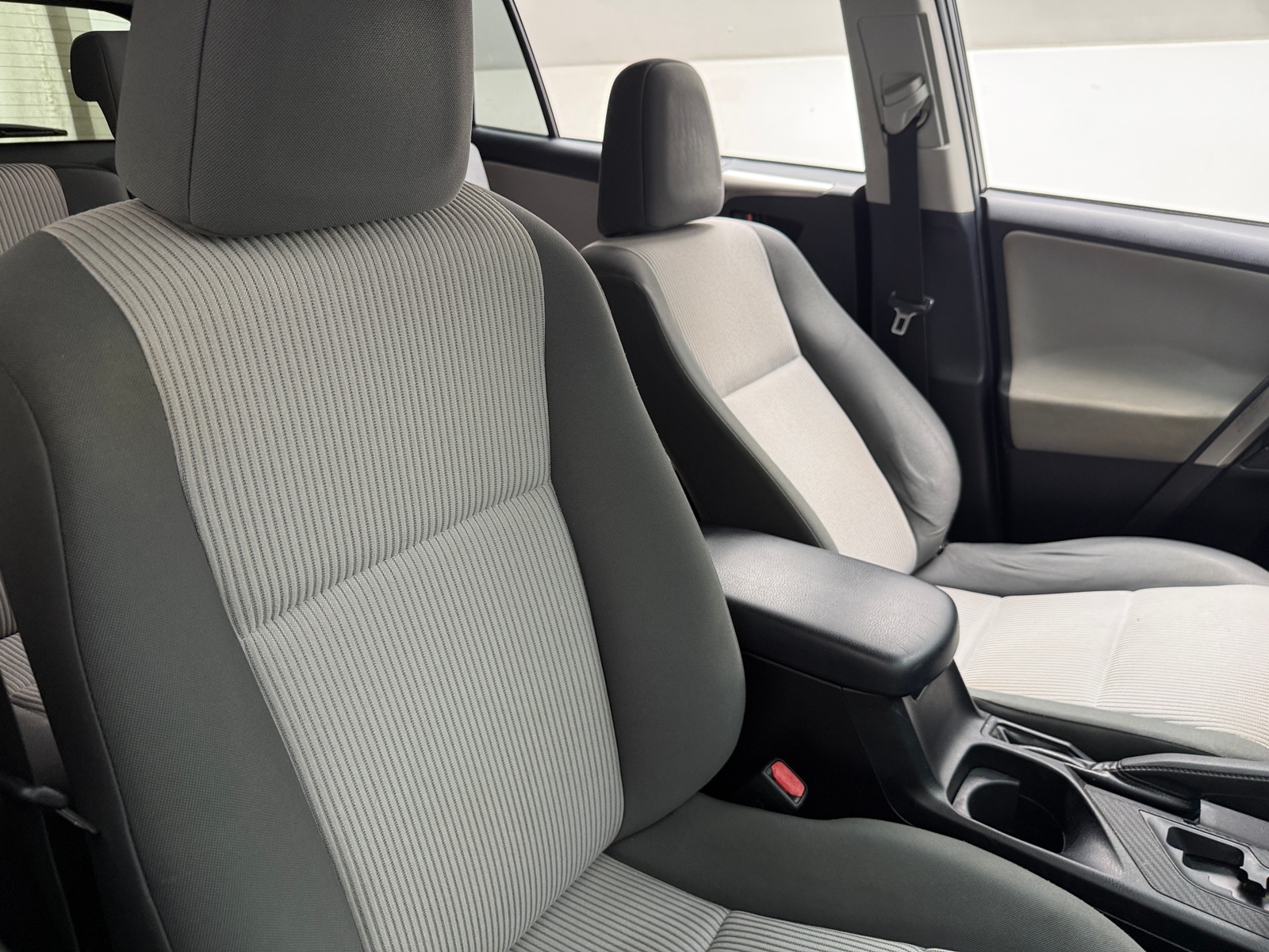 Thumbnail: 2015 Toyota RAV4 - 2