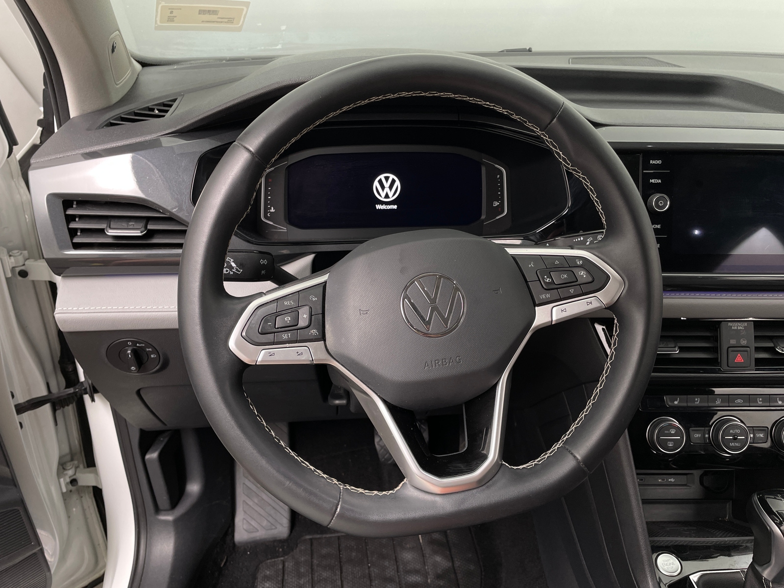 Thumbnail: 2023 Volkswagen Taos - 4
