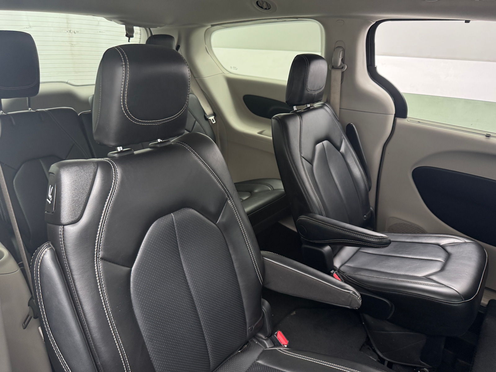 Thumbnail: 2023 Chrysler Pacifica - 5