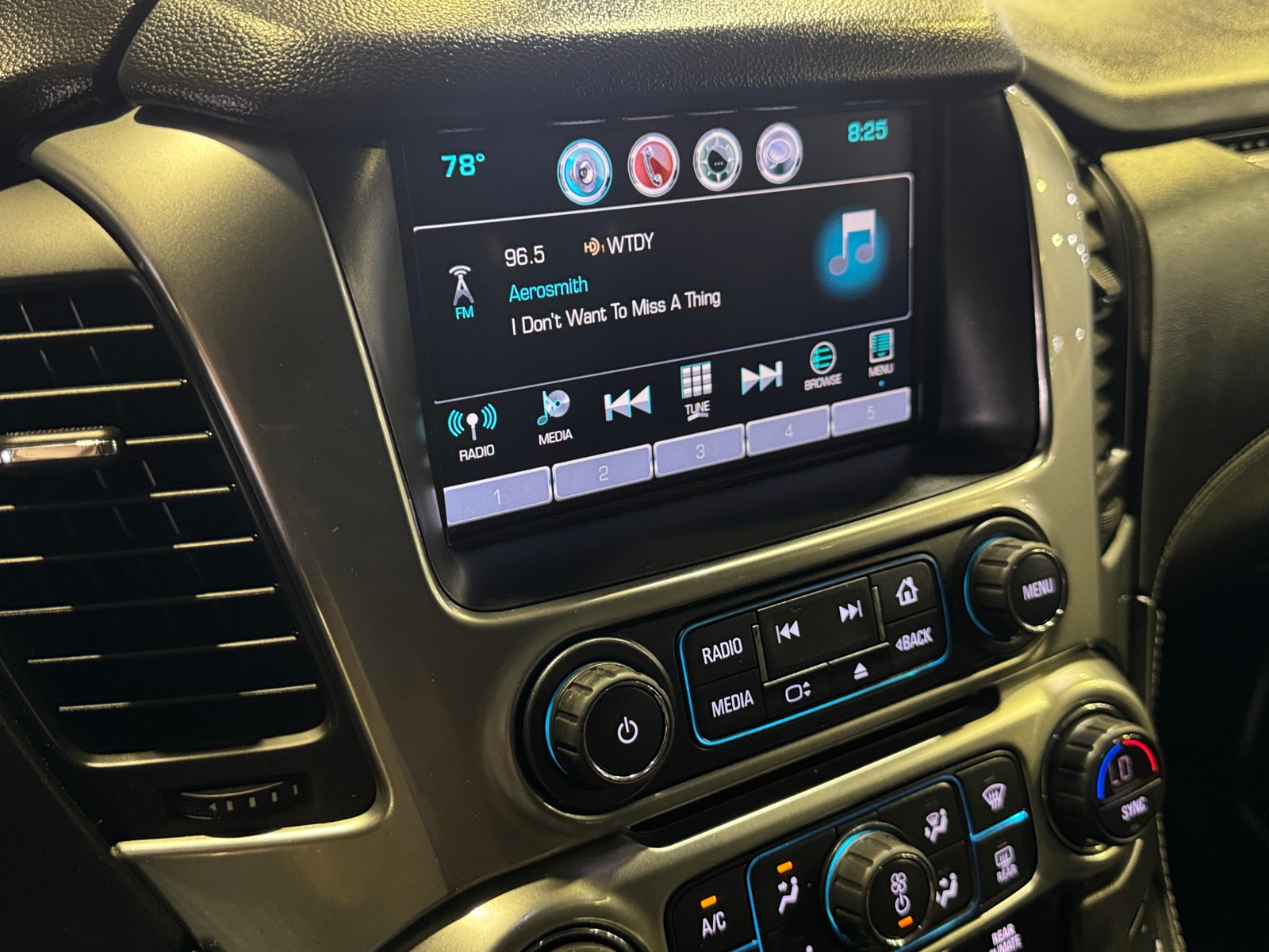 Thumbnail: 2018 Chevrolet Suburban - 3