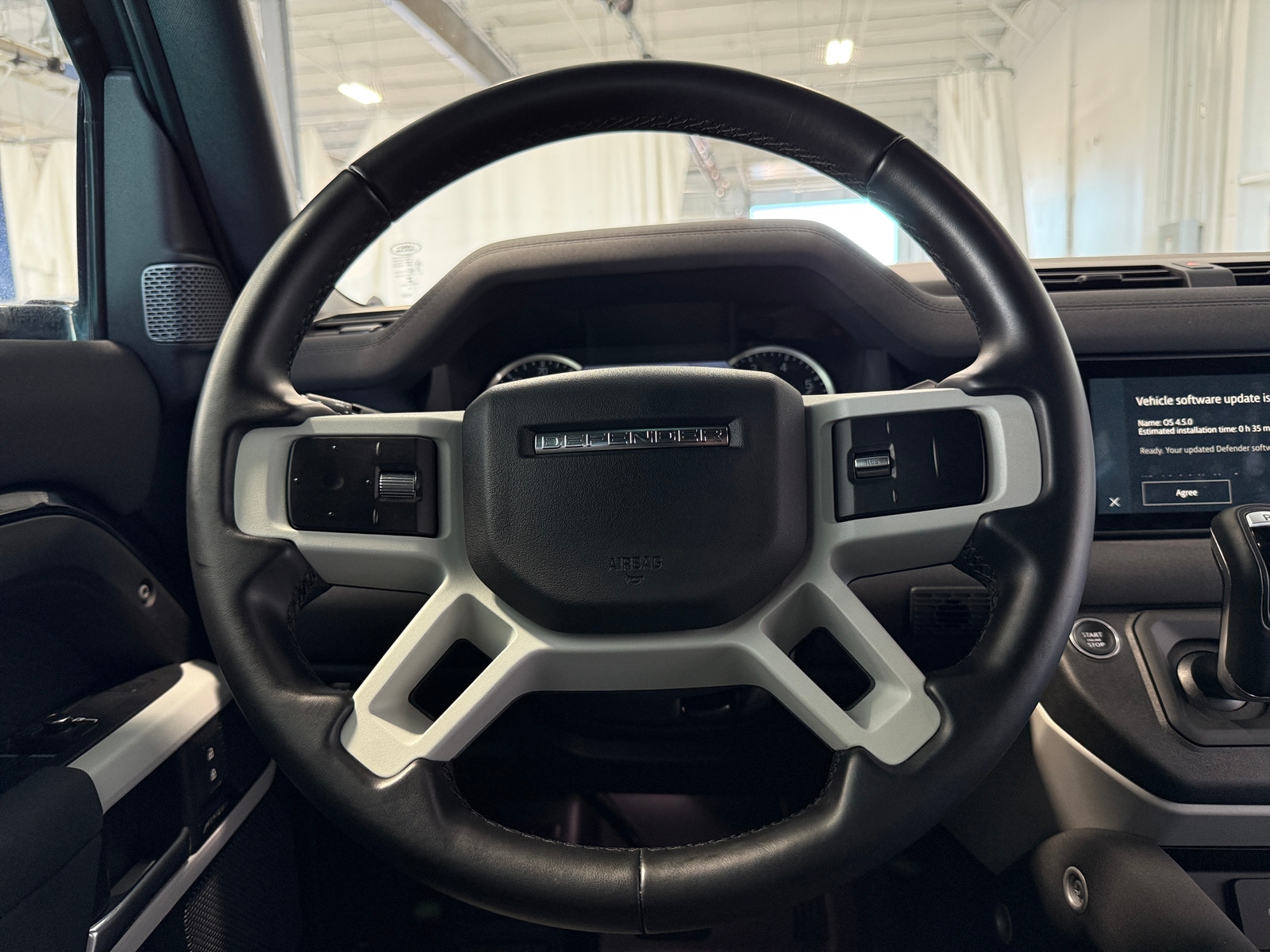Thumbnail: 2023 Land Rover Defender - 4