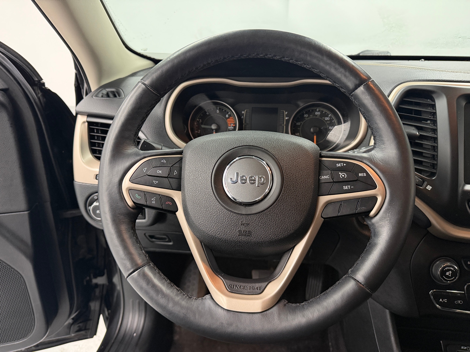 Thumbnail: 2016 Jeep Cherokee - 5