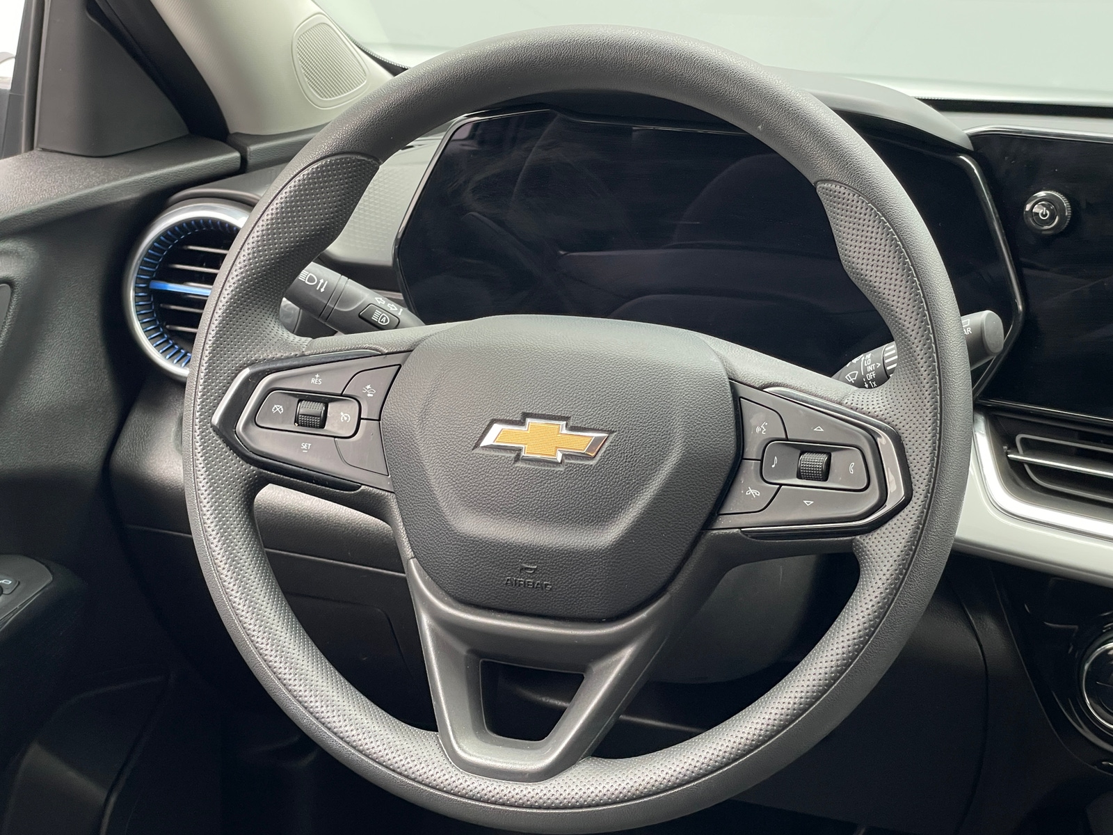 Thumbnail: 2025 Chevrolet Trax - 4