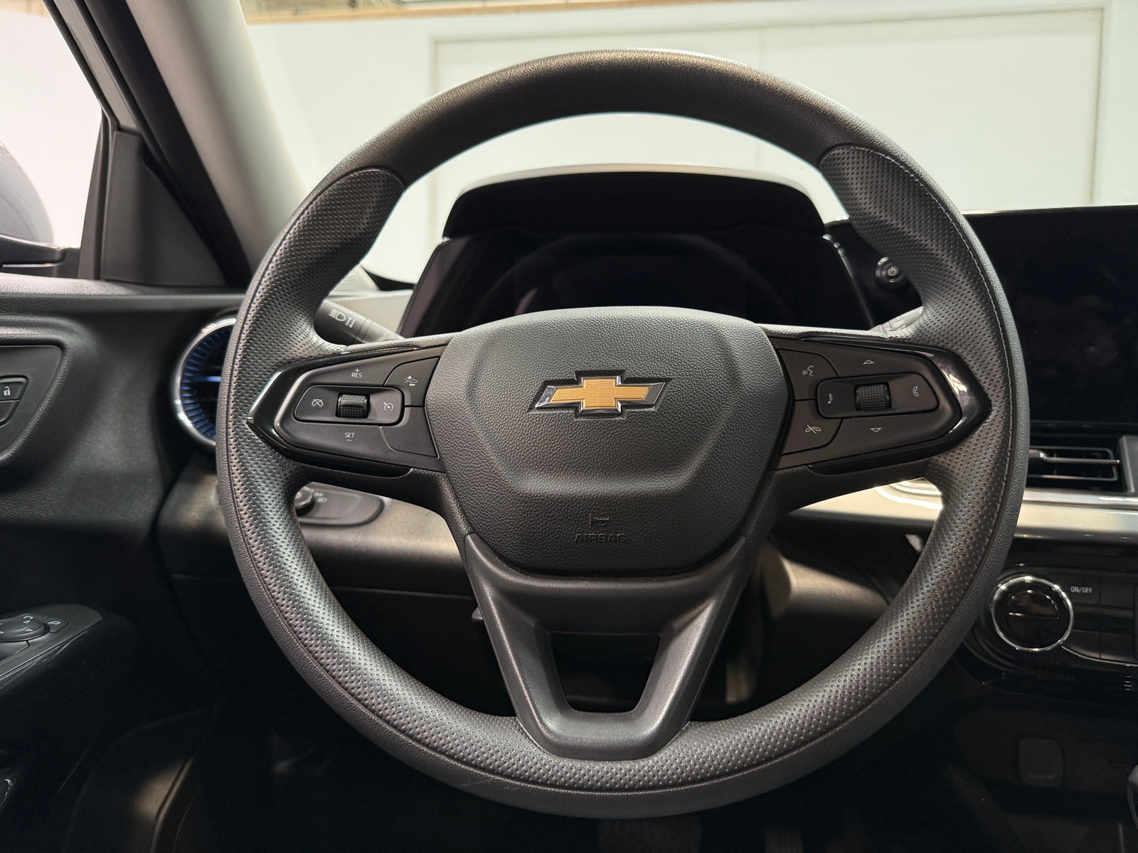 Thumbnail: 2025 Chevrolet Trax - 4