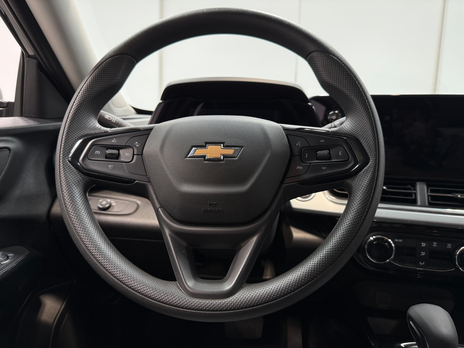 Thumbnail: 2025 Chevrolet Trax - 4