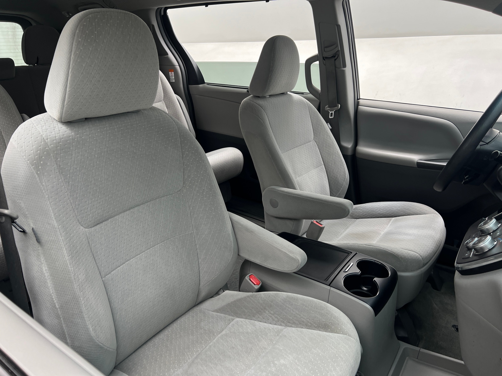 Thumbnail: 2015 Toyota Sienna - 2