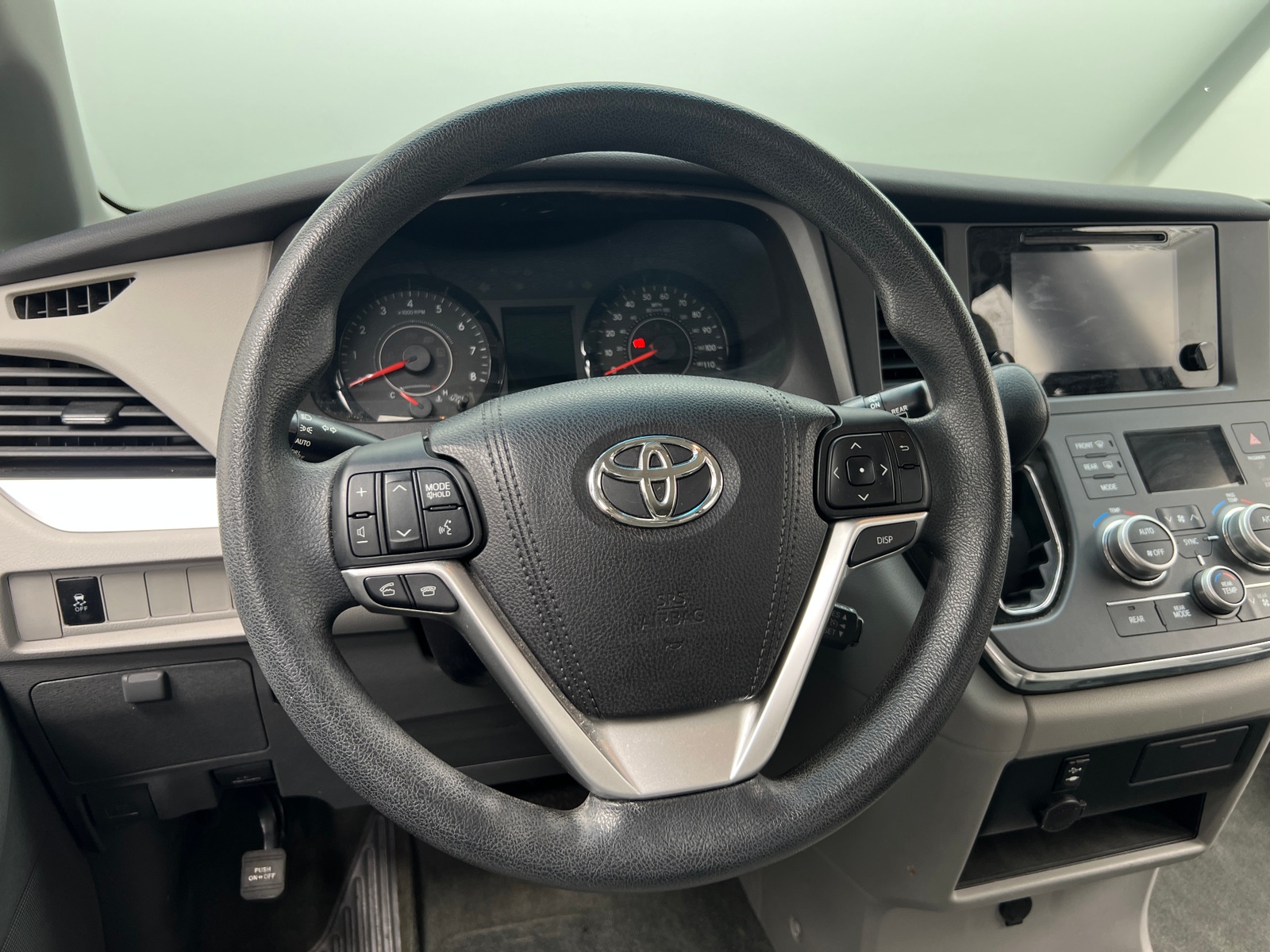 Thumbnail: 2015 Toyota Sienna - 5