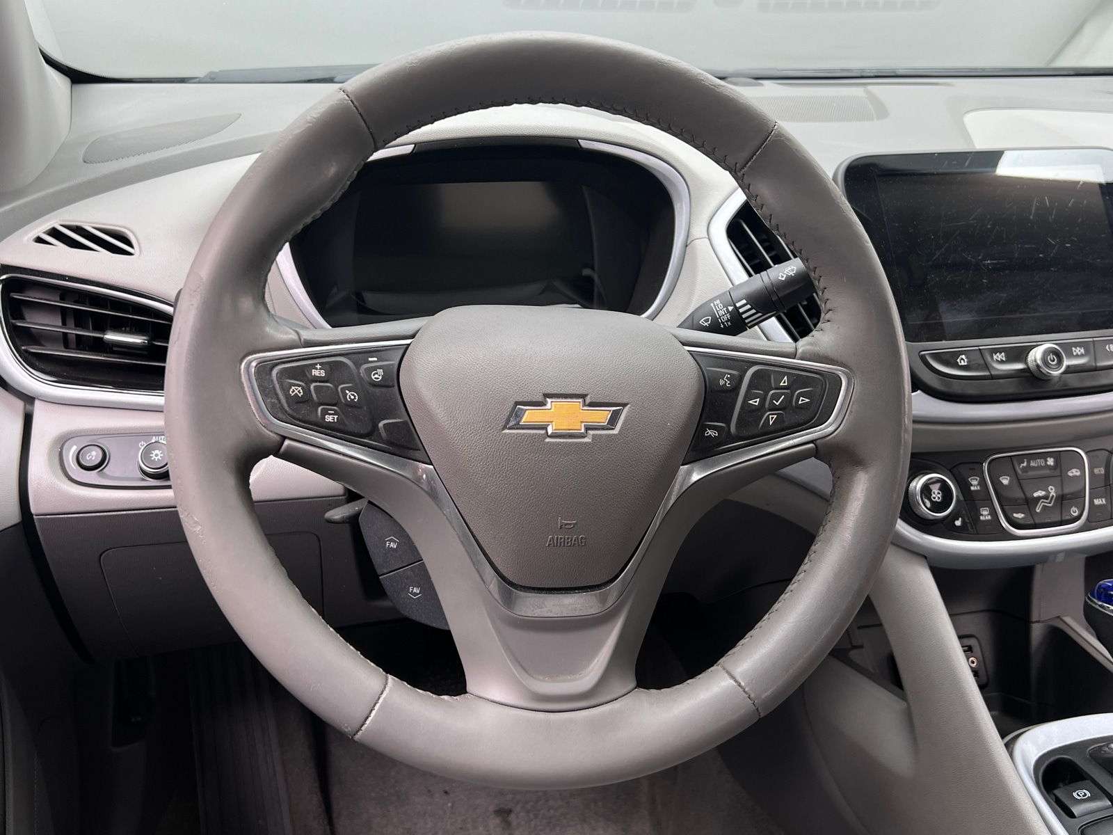 Thumbnail: 2017 Chevrolet Volt - 4