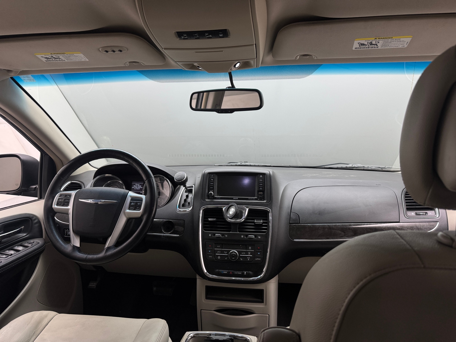 Thumbnail: 2016 Chrysler Town & Country - 2