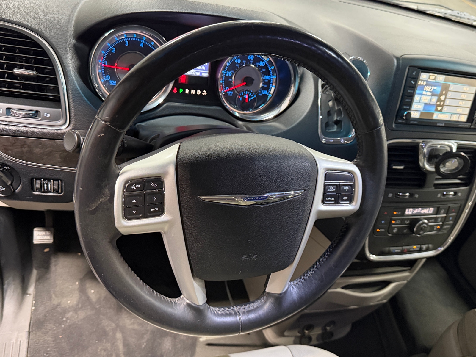 Thumbnail: 2016 Chrysler Town & Country - 4