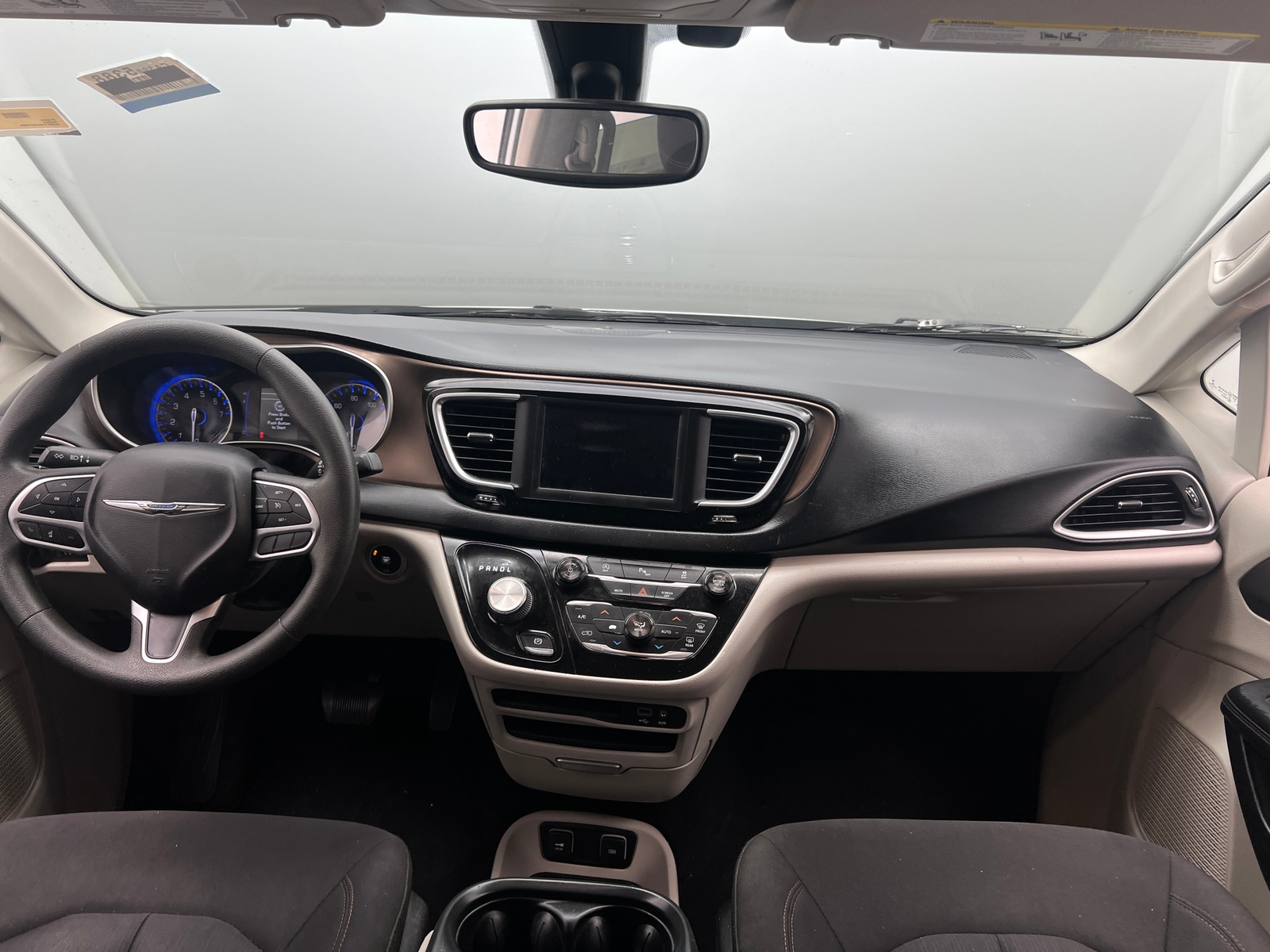 Thumbnail: 2018 Chrysler Pacifica - 3