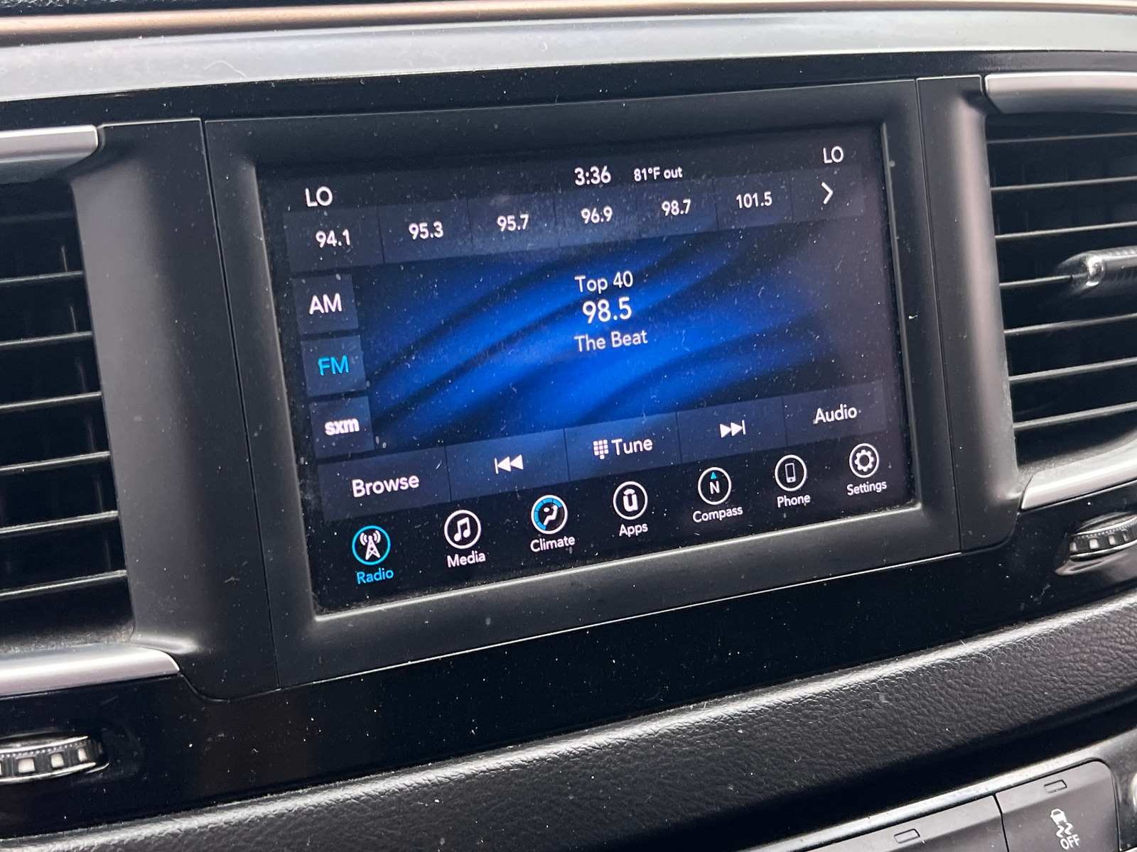 Thumbnail: 2018 Chrysler Pacifica - 4