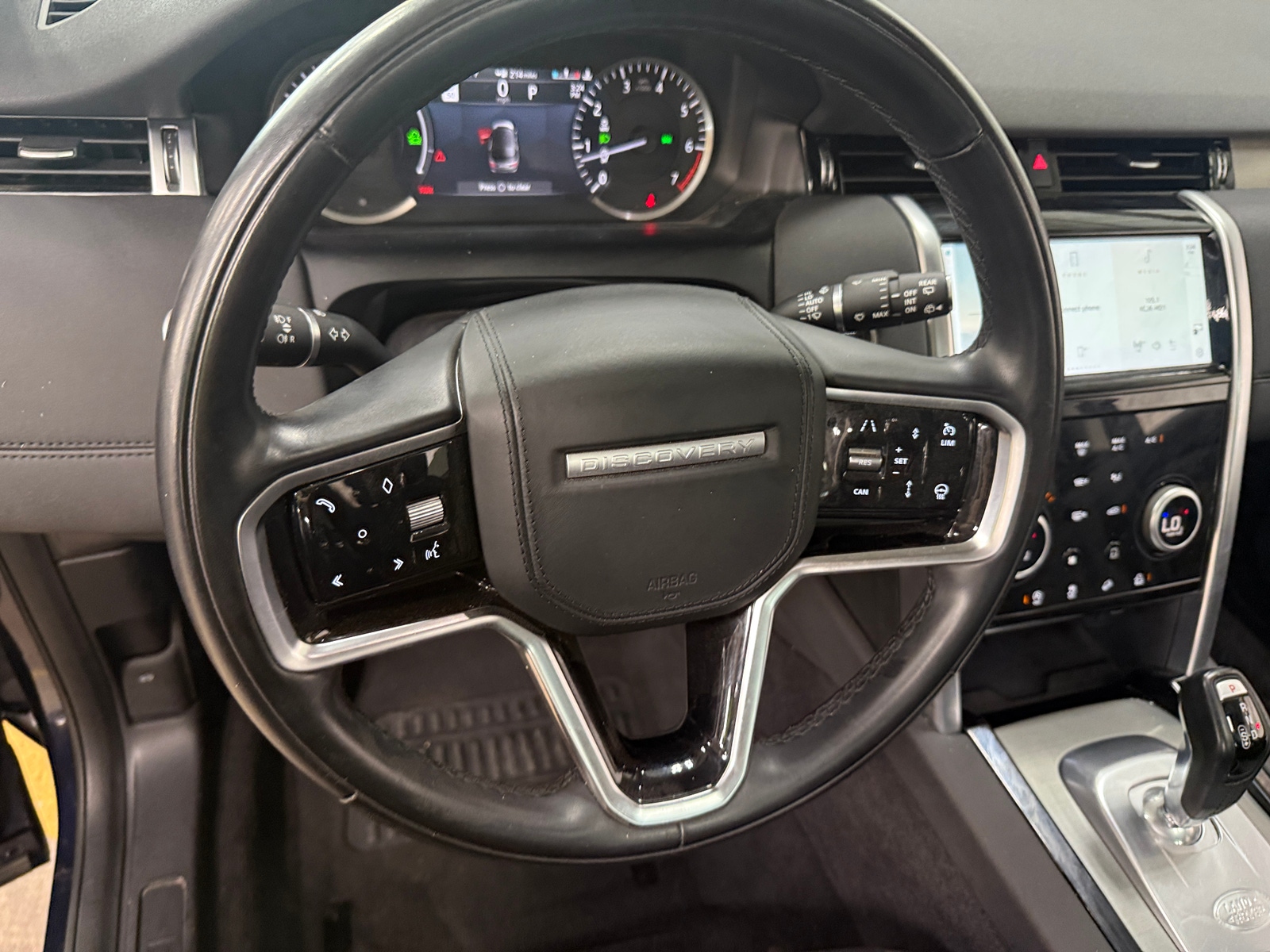 Thumbnail: 2023 Land Rover Discovery Sport - 4