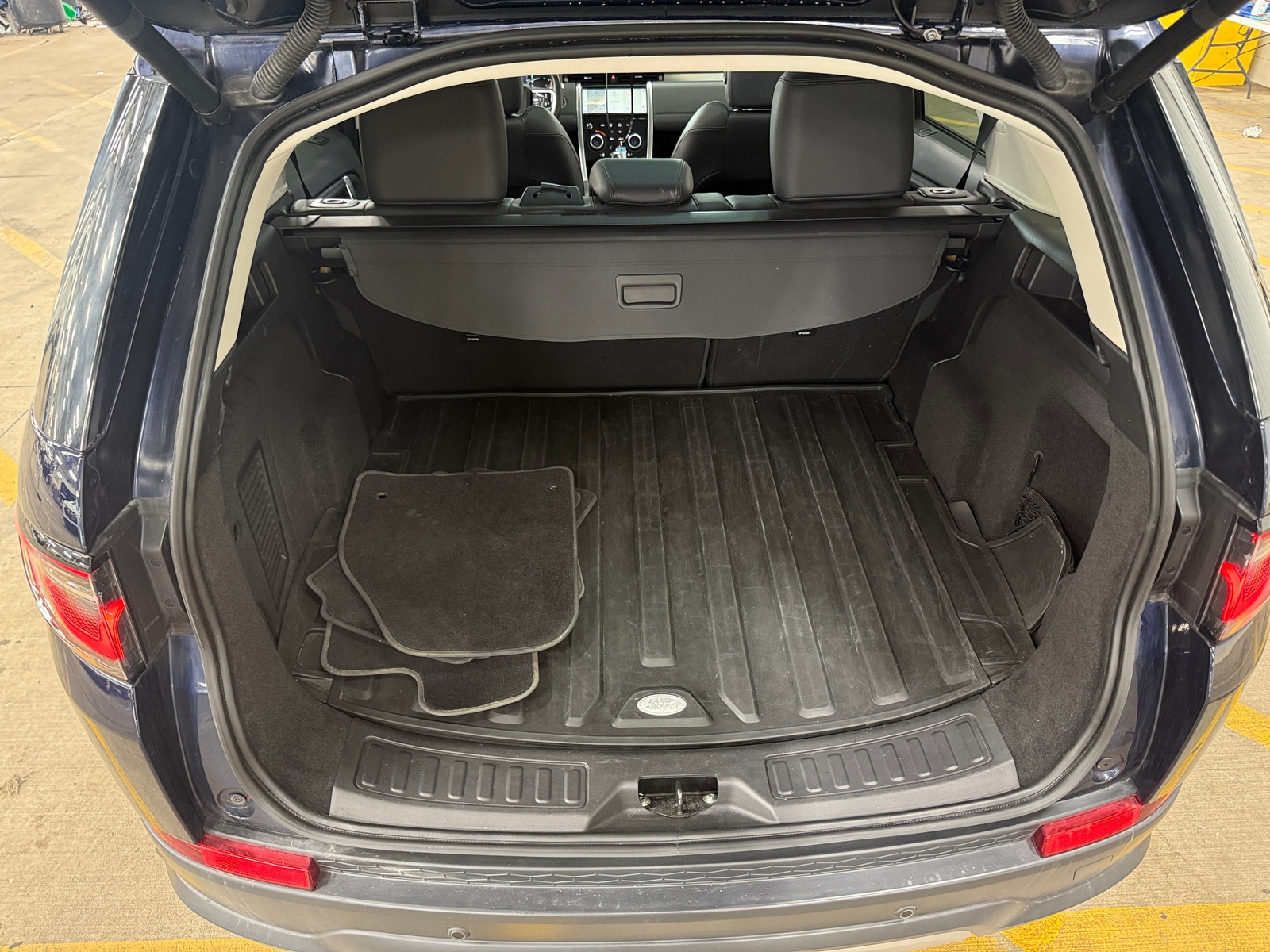 Thumbnail: 2023 Land Rover Discovery Sport - 6