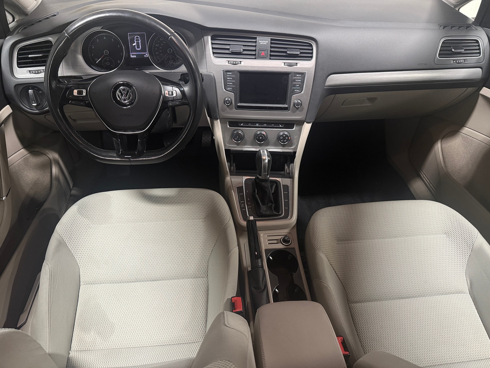 Thumbnail: 2017 Volkswagen e-Golf - 3