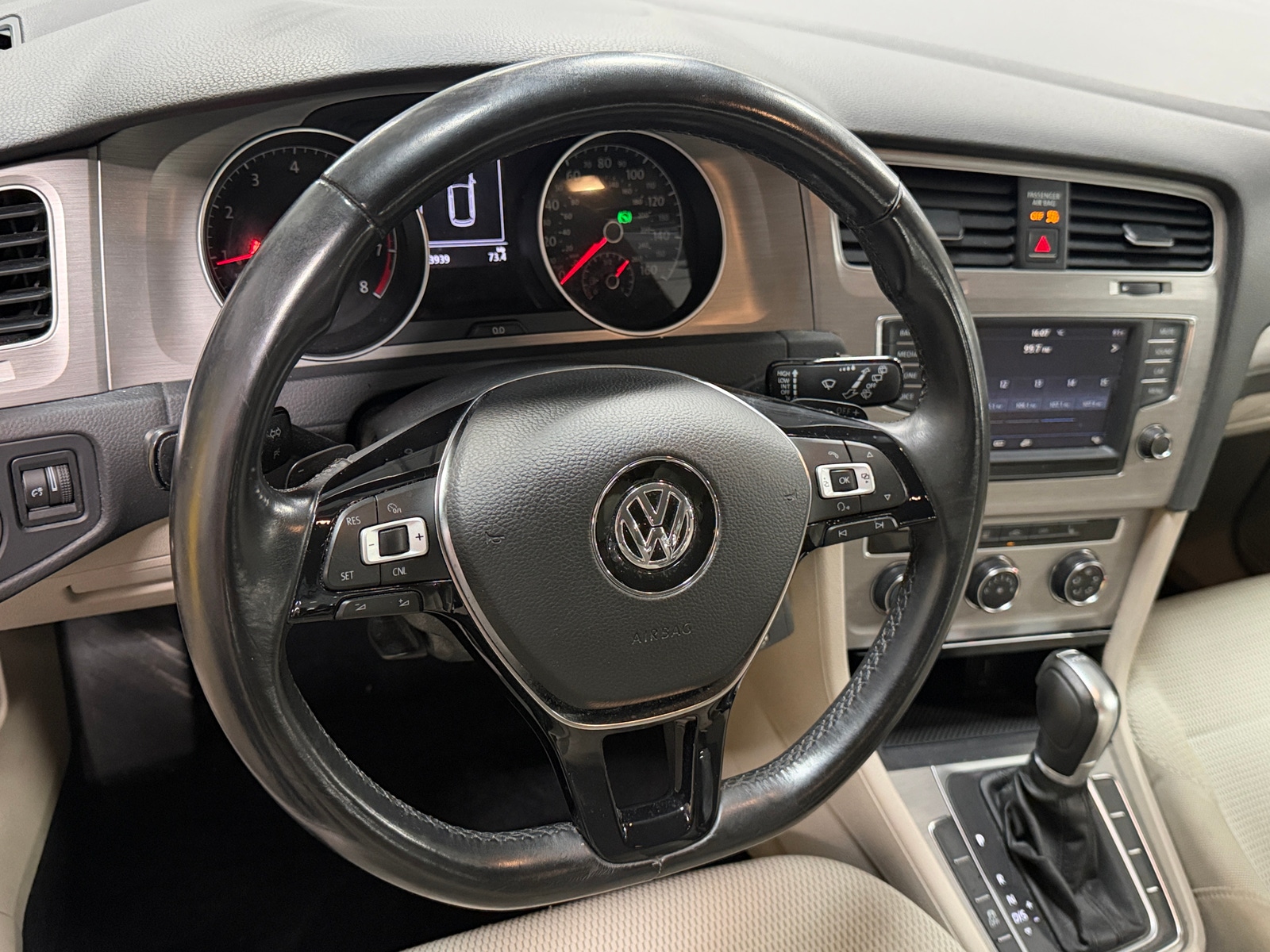 Thumbnail: 2017 Volkswagen e-Golf - 5