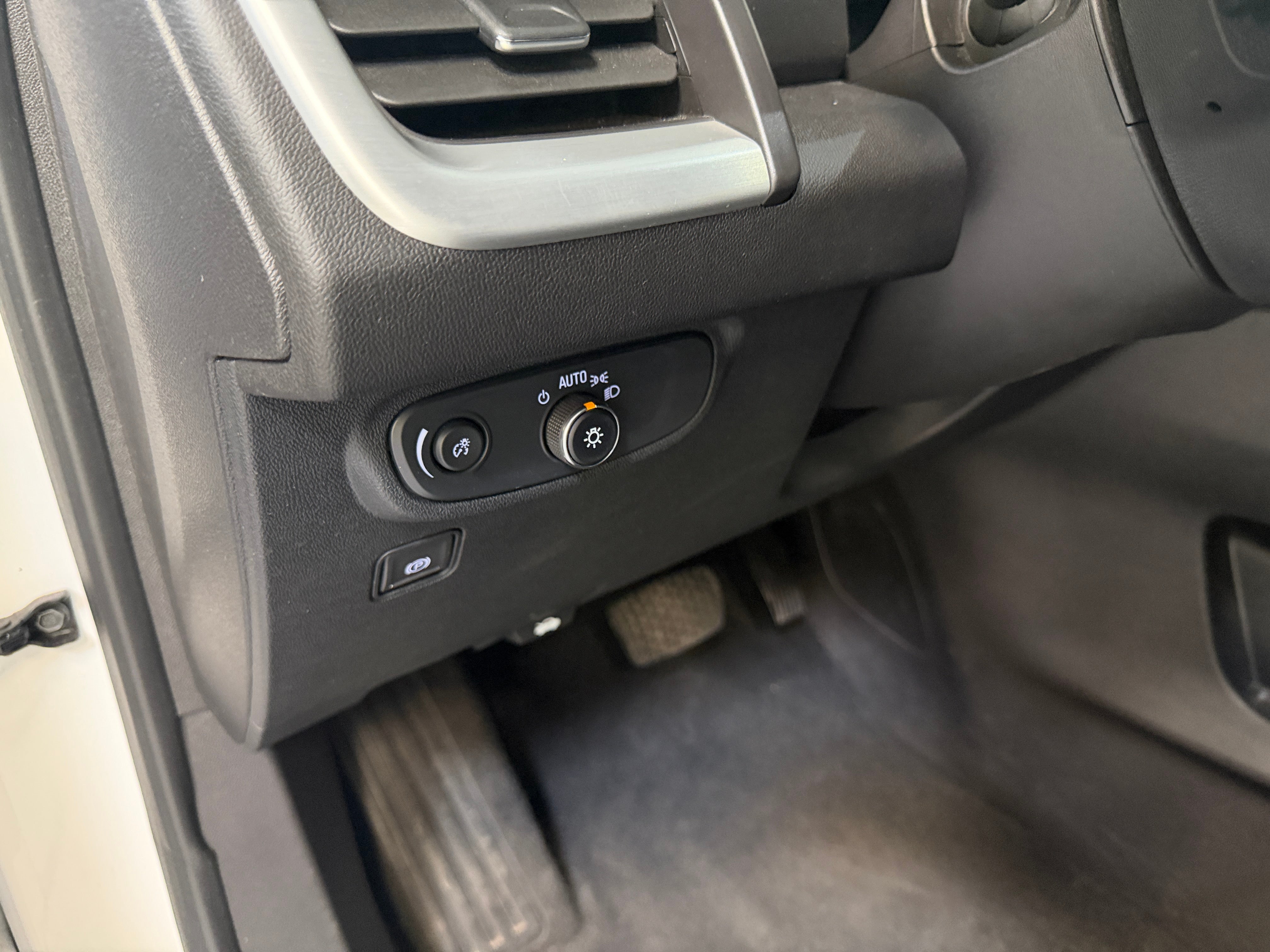 2024 GMC Terrain SLE - Photo 3