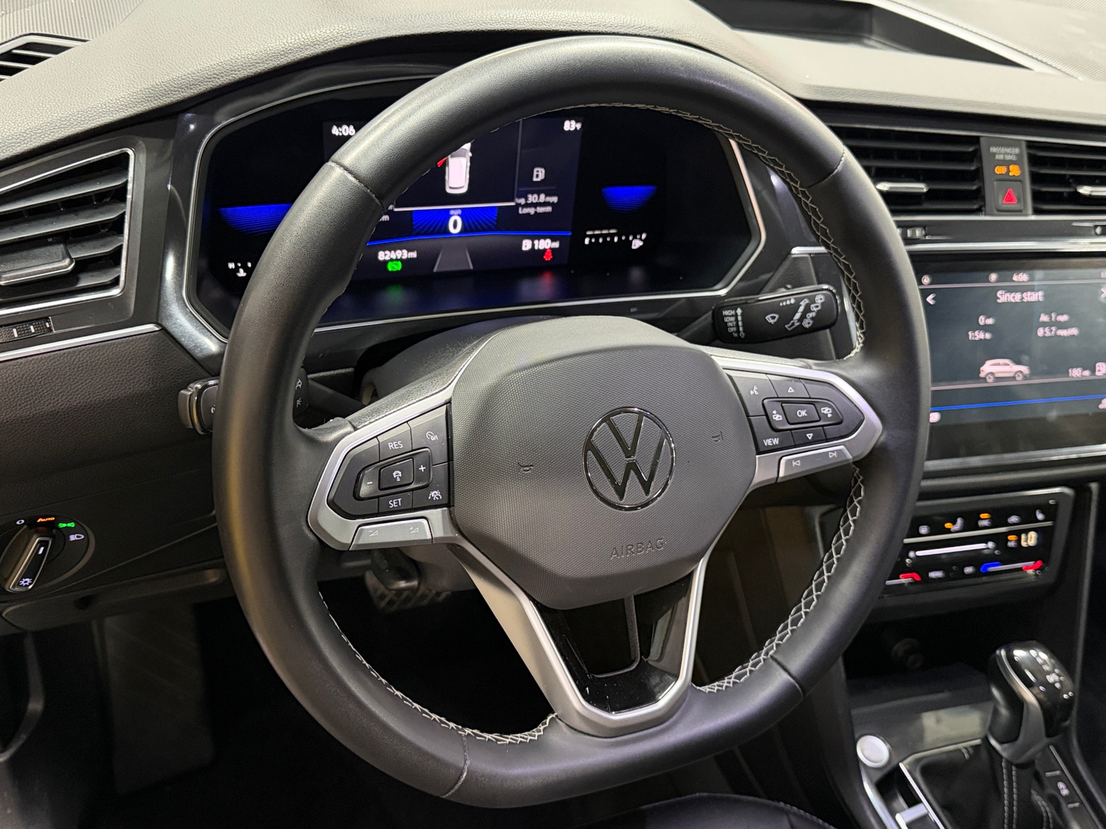 Thumbnail: 2023 Volkswagen Tiguan - 4