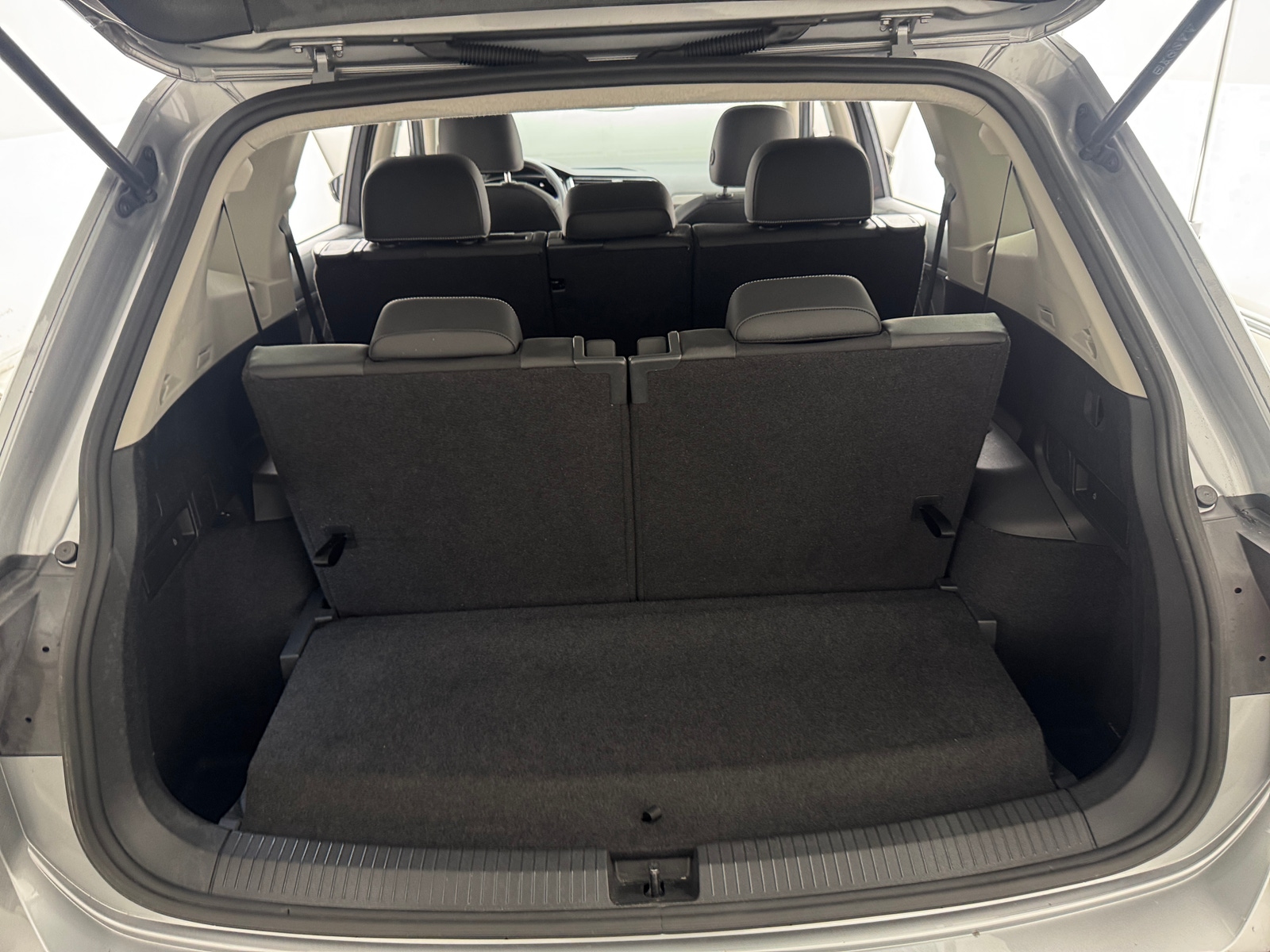 Thumbnail: 2023 Volkswagen Tiguan - 6