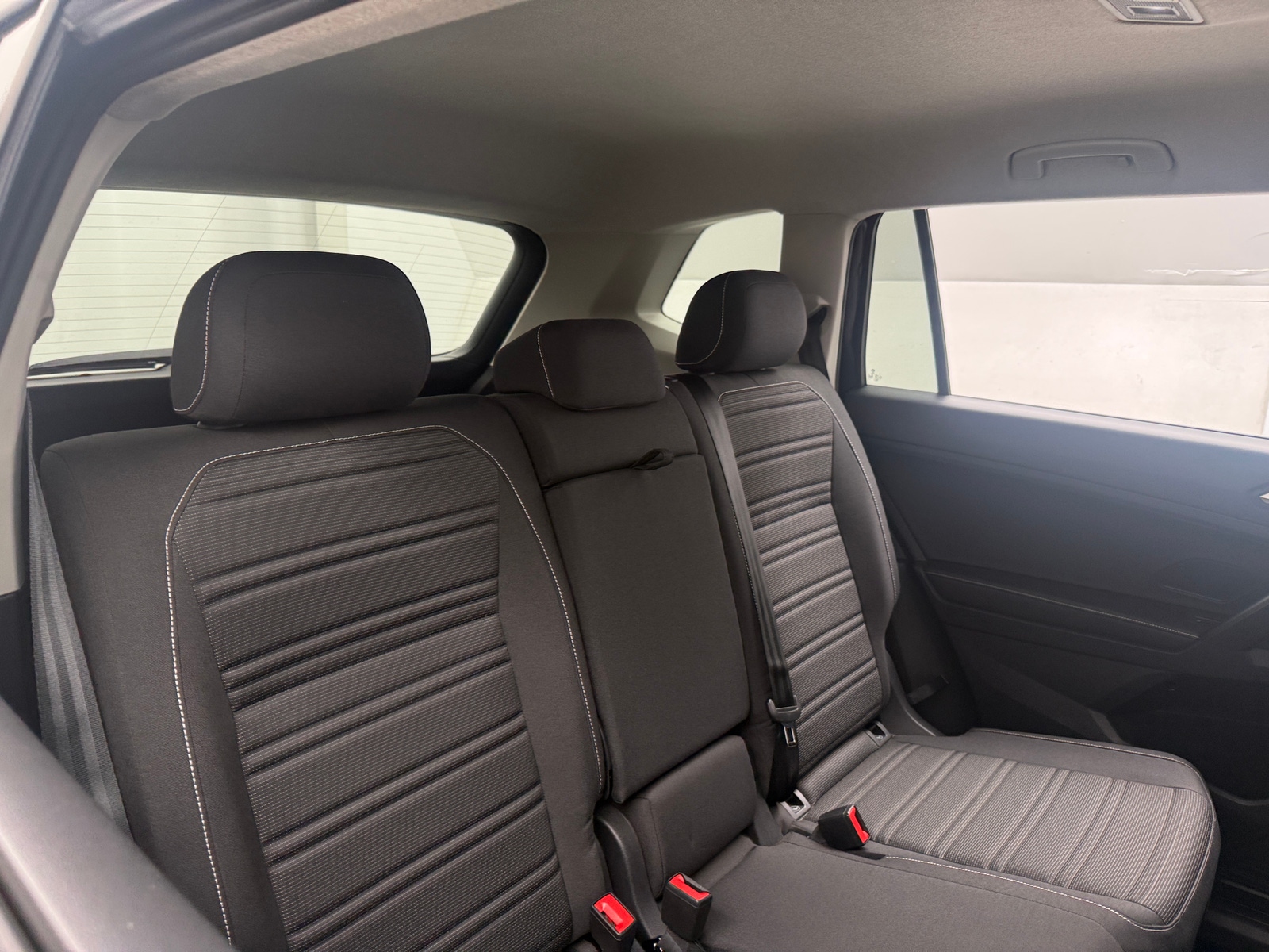 Thumbnail: 2022 Volkswagen Tiguan - 6