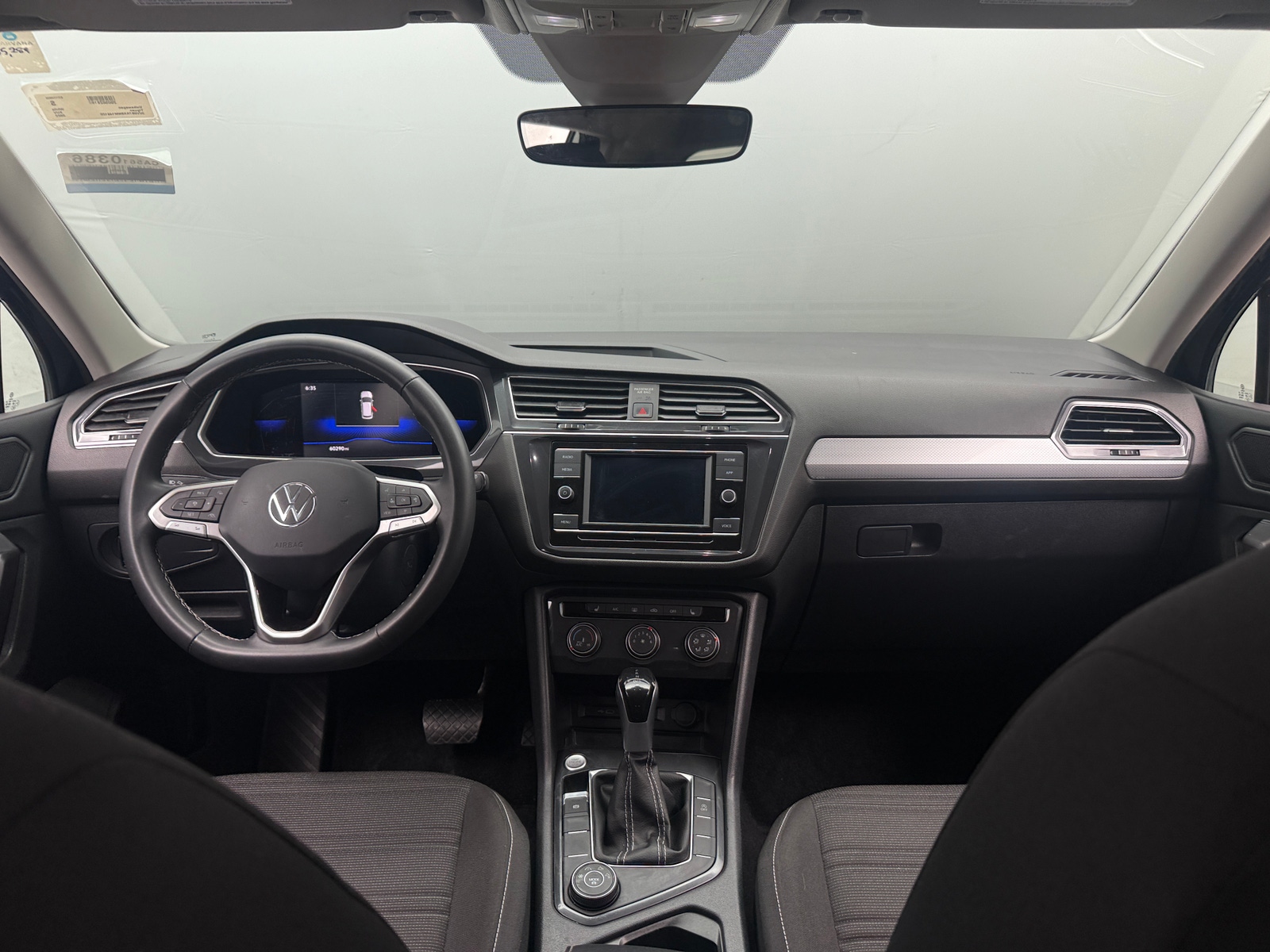 Thumbnail: 2022 Volkswagen Tiguan - 3