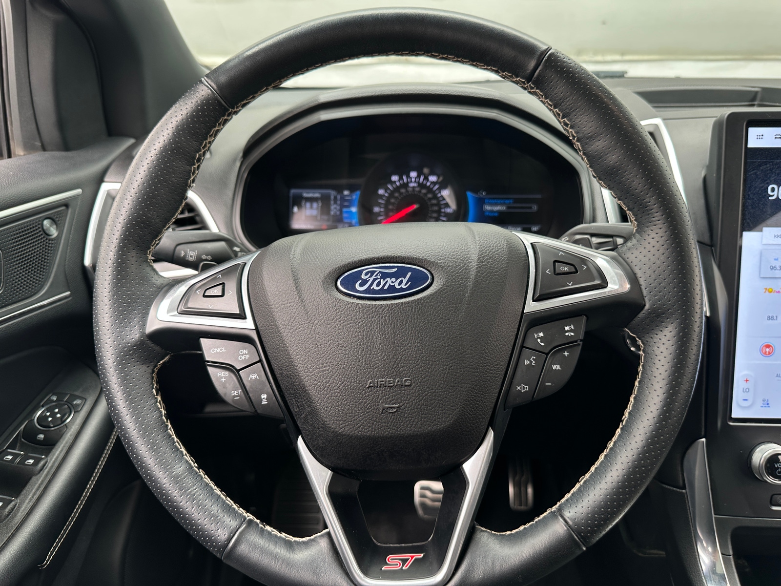 Thumbnail: 2022 Ford Edge - 4