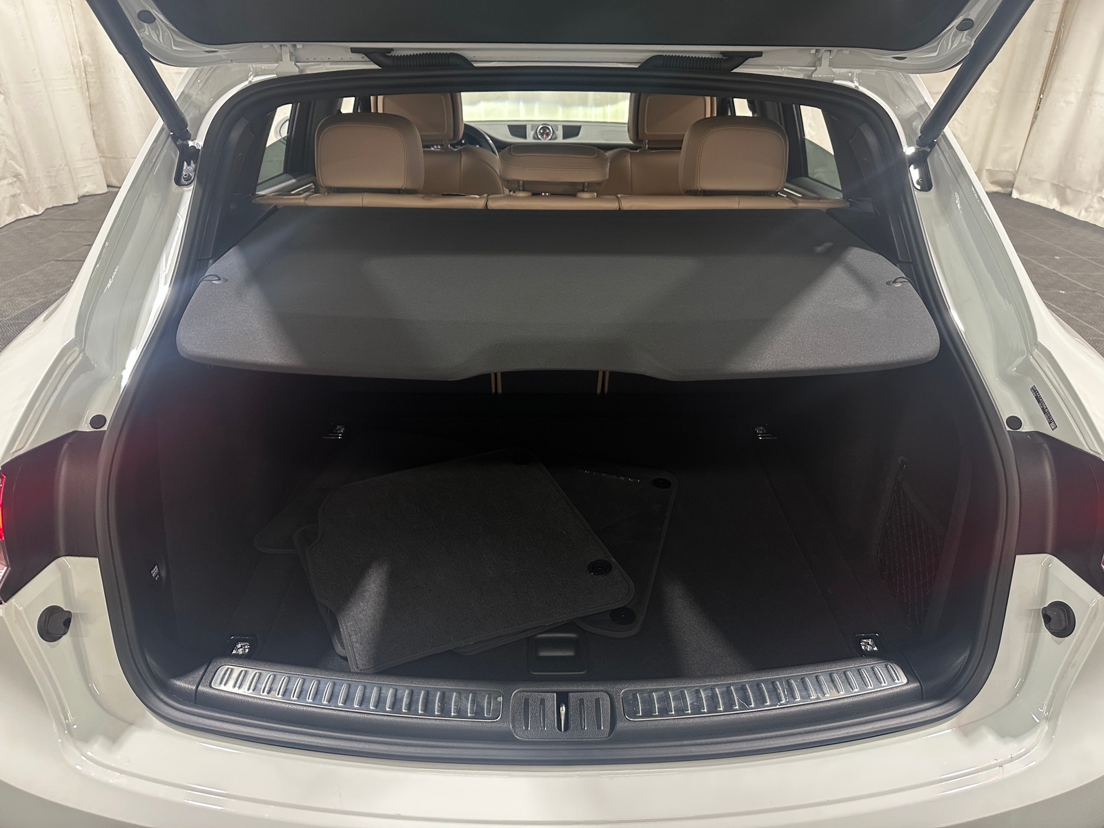Thumbnail: 2021 Porsche Macan - 6