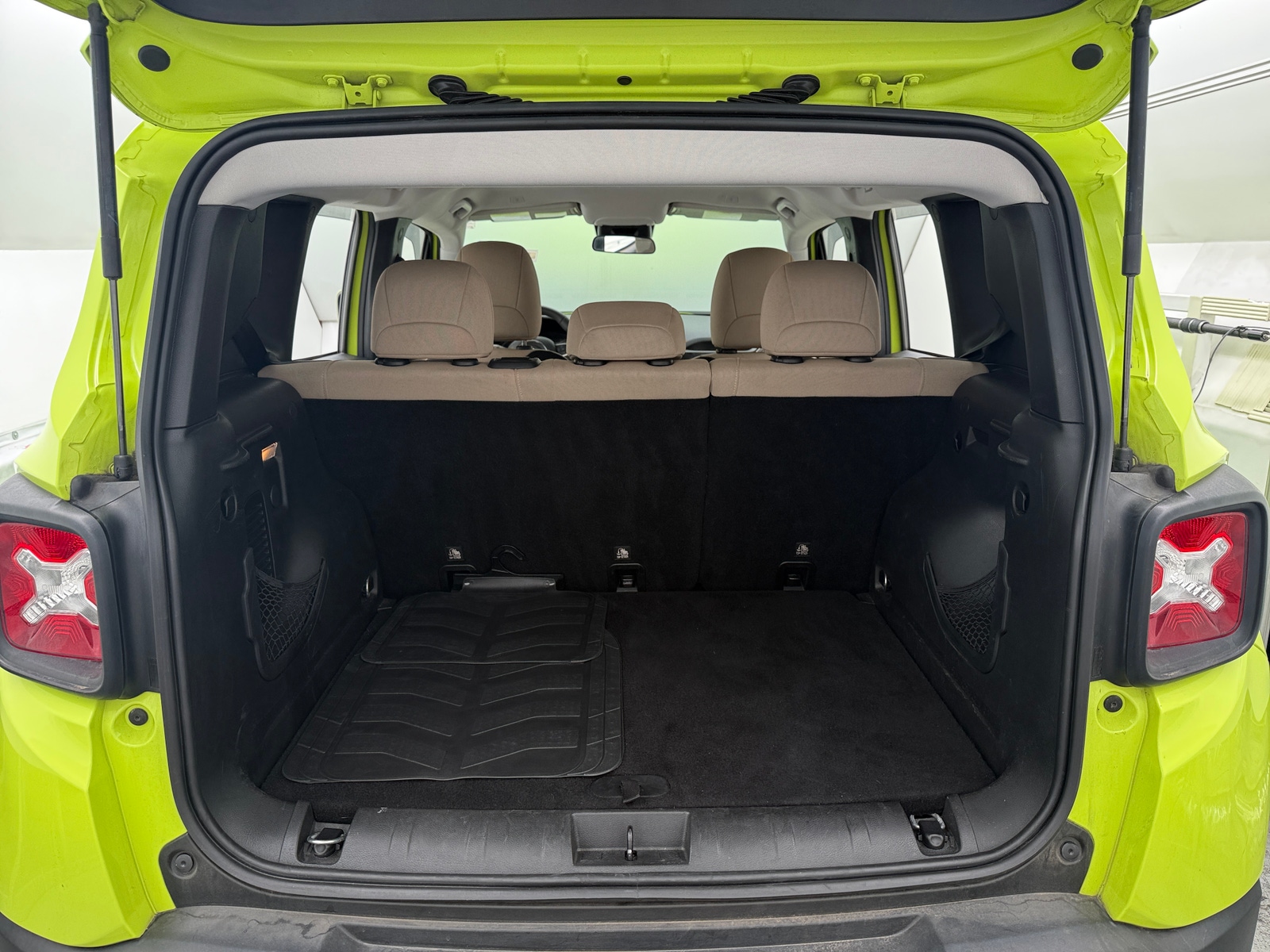 Thumbnail: 2018 Jeep Renegade - 7