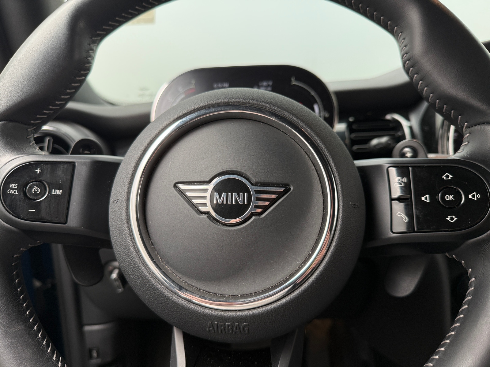 Thumbnail: 2024 MINI Cooper Convertible - 4