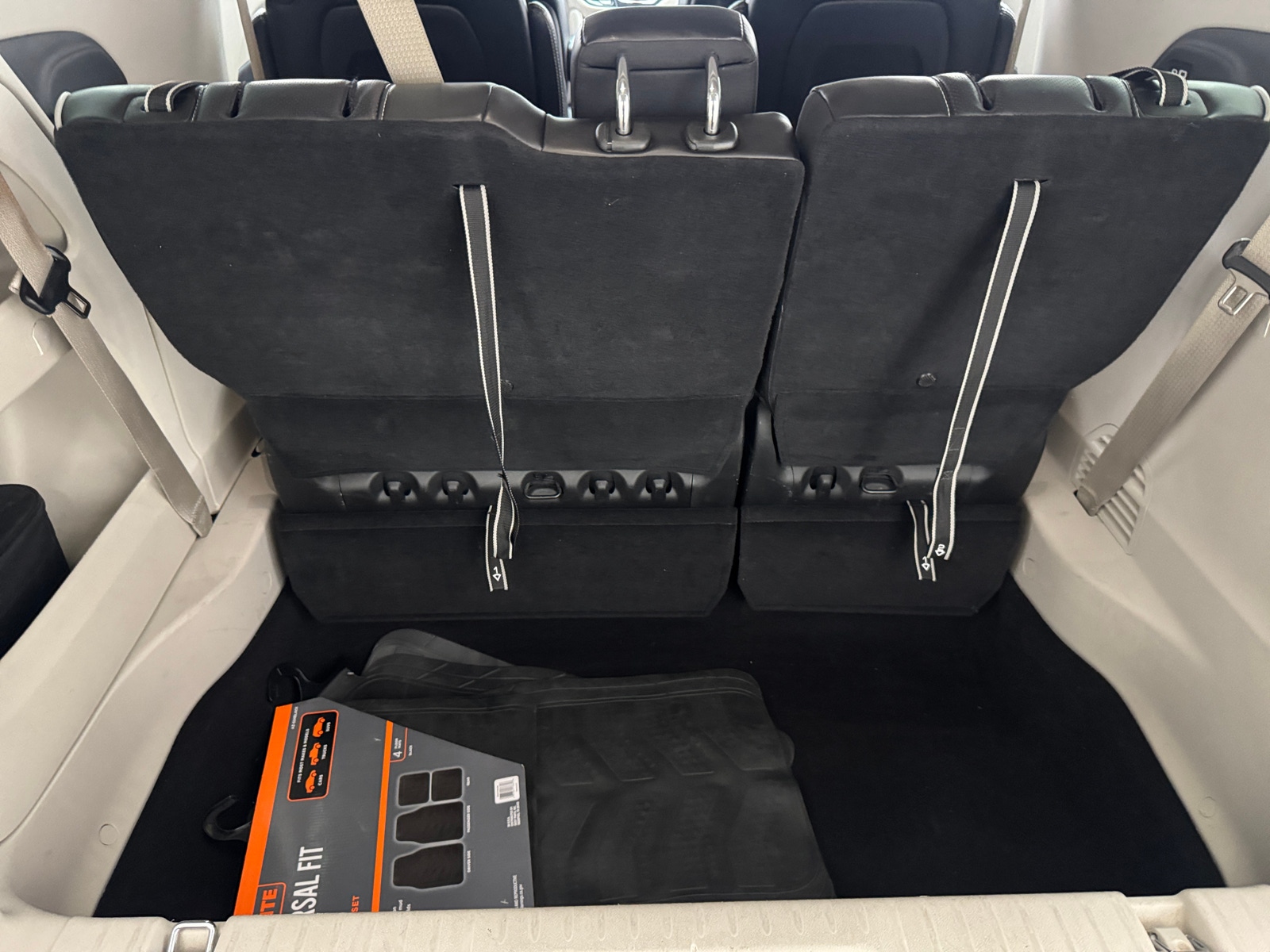 Thumbnail: 2023 Chrysler Pacifica - 6