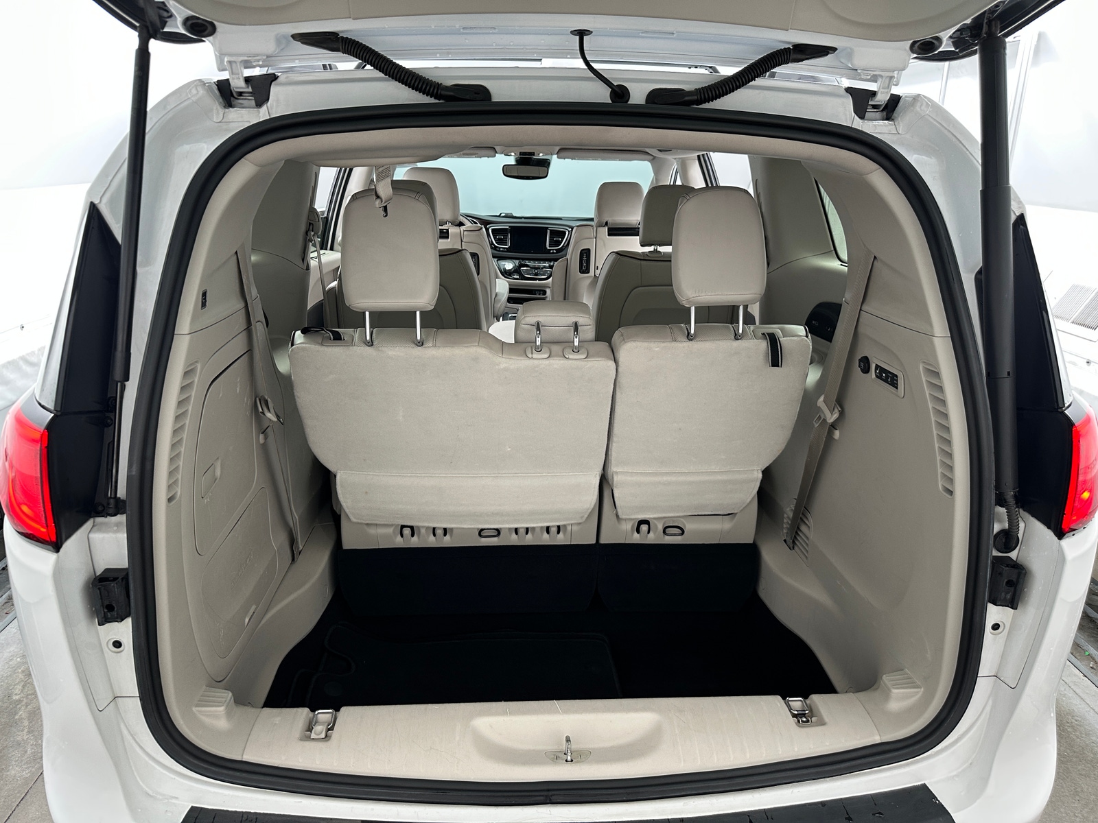 Thumbnail: 2019 Chrysler Pacifica - 6