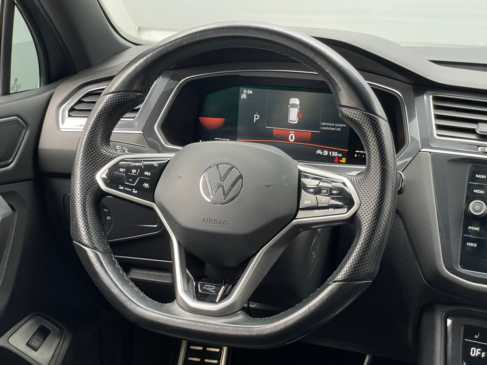 Thumbnail: 2022 Volkswagen Tiguan - 4