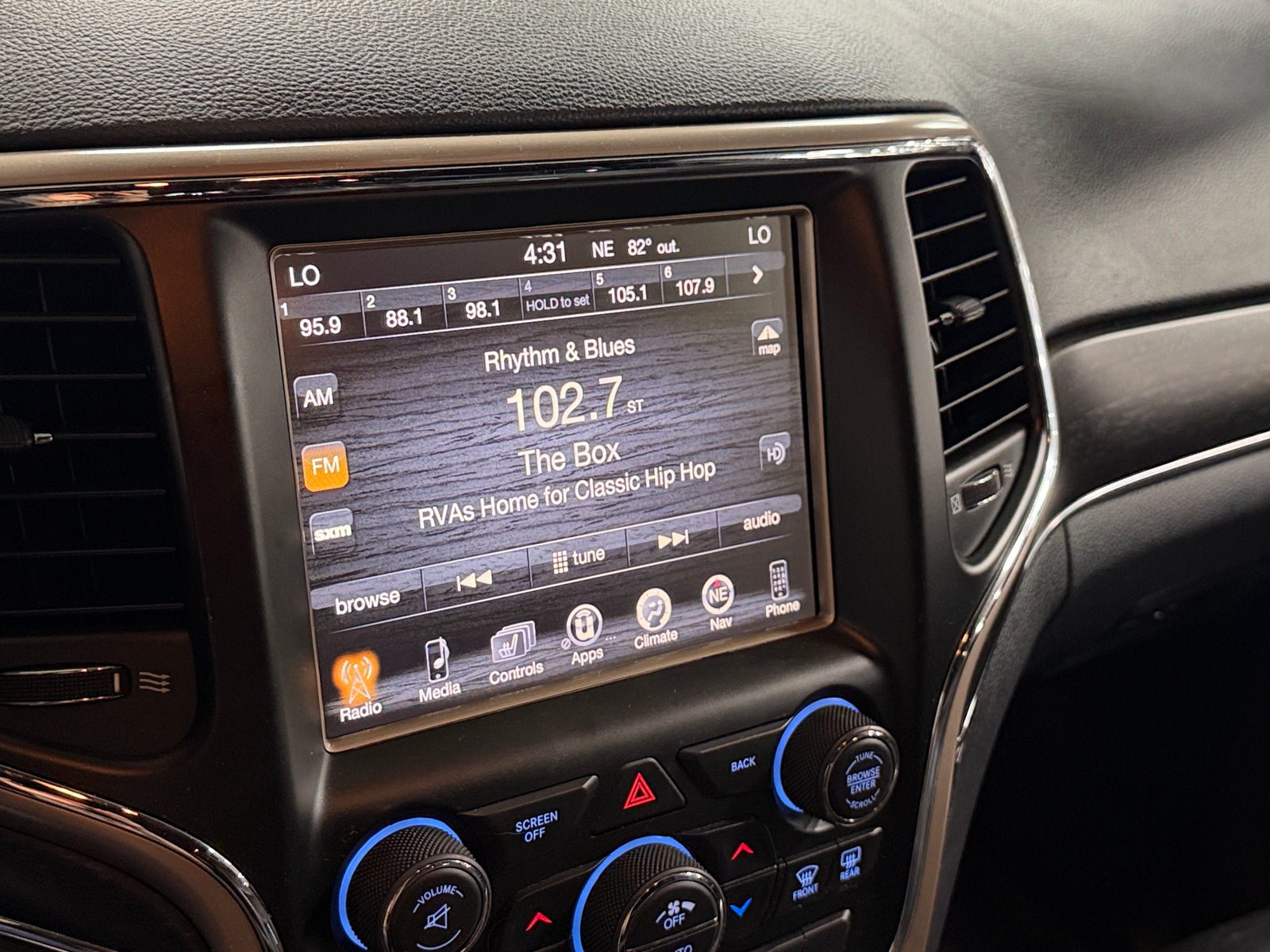 Thumbnail: 2016 Jeep Grand Cherokee - 3