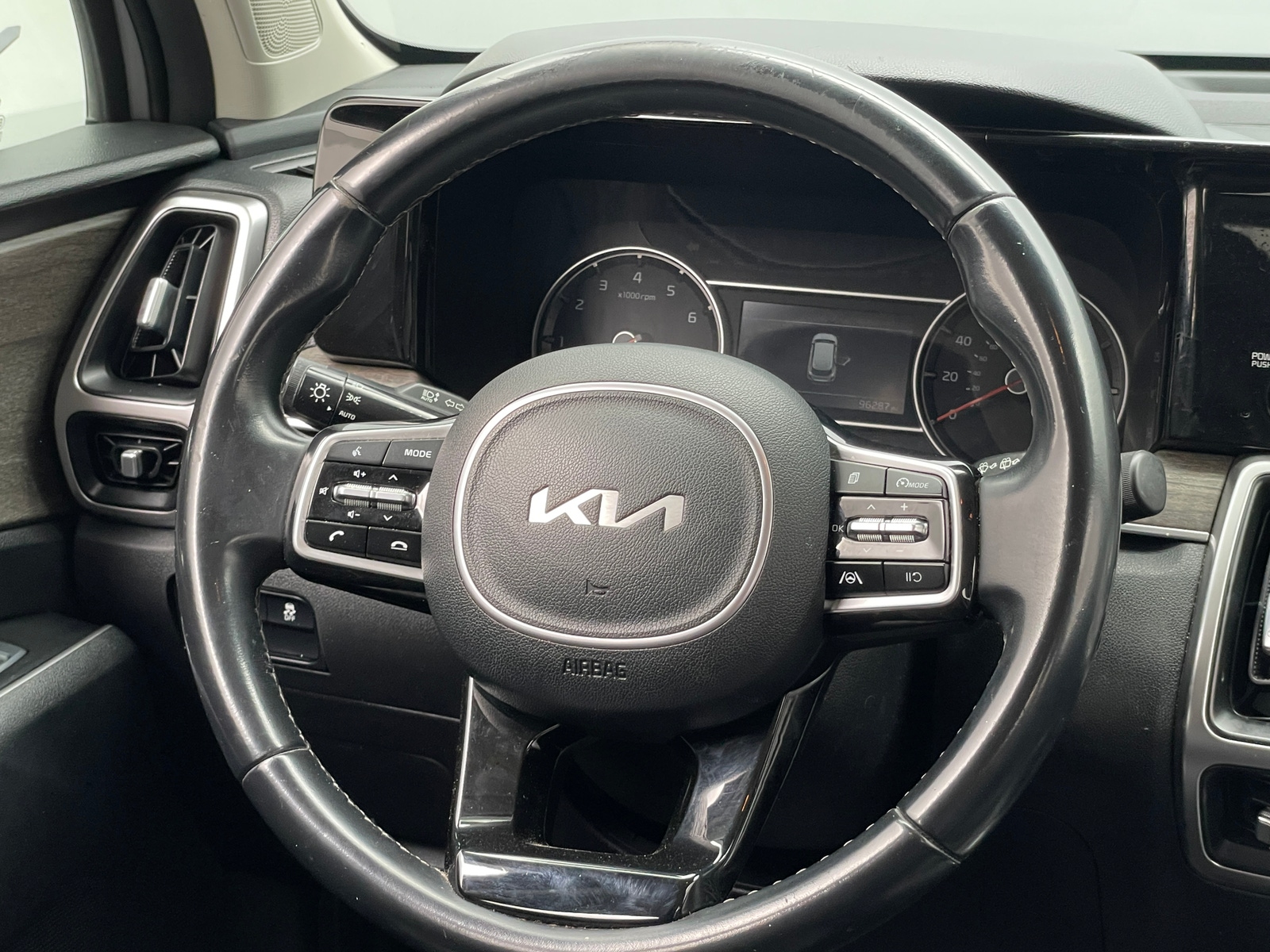 Thumbnail: 2022 Kia Sorento - 4