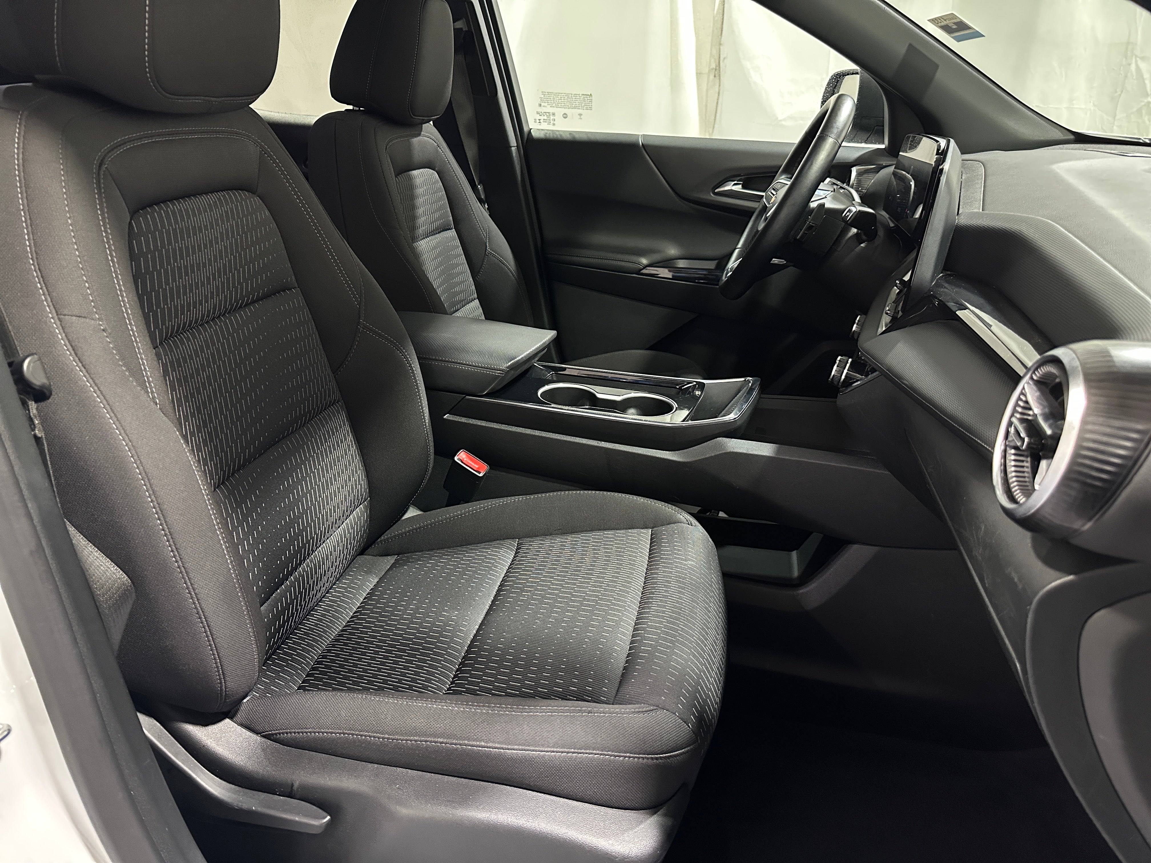 2025 Chevrolet Equinox LT - Photo 10