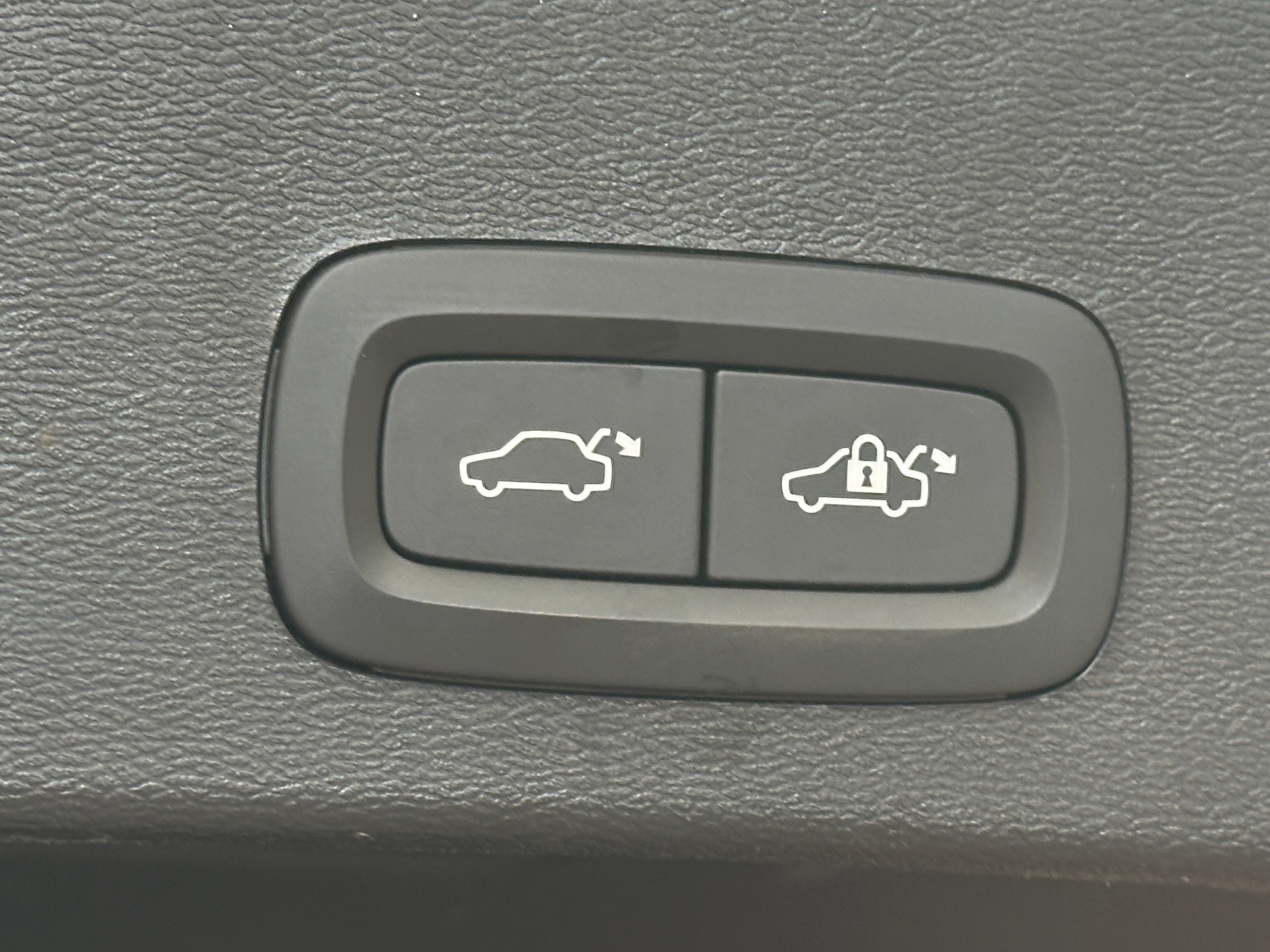 Used 2023 Volvo XC40 Plus with VIN YV4ED3UL9P2038323 for sale in Oak Creek, WI