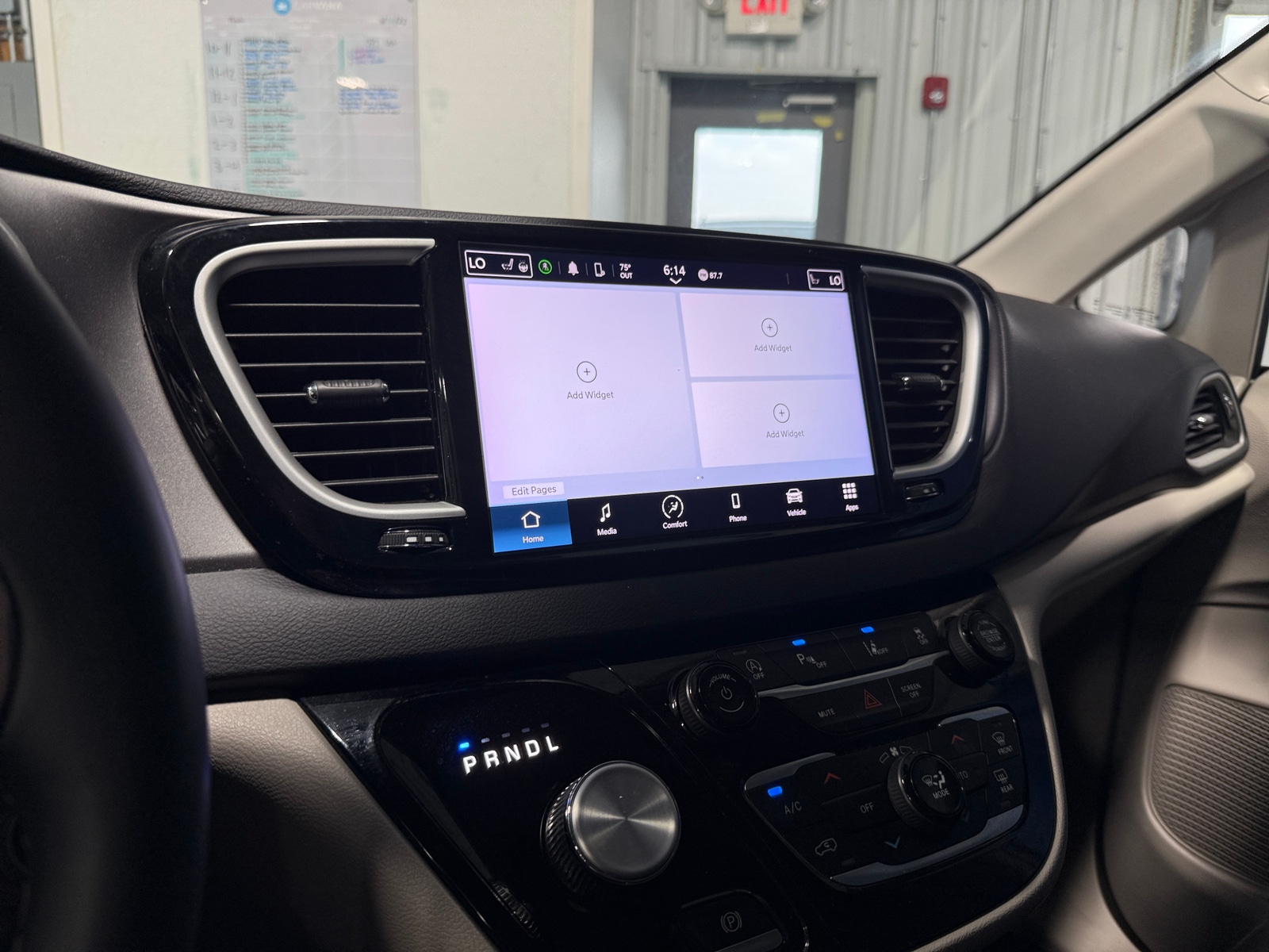 Thumbnail: 2024 Chrysler Pacifica - 3