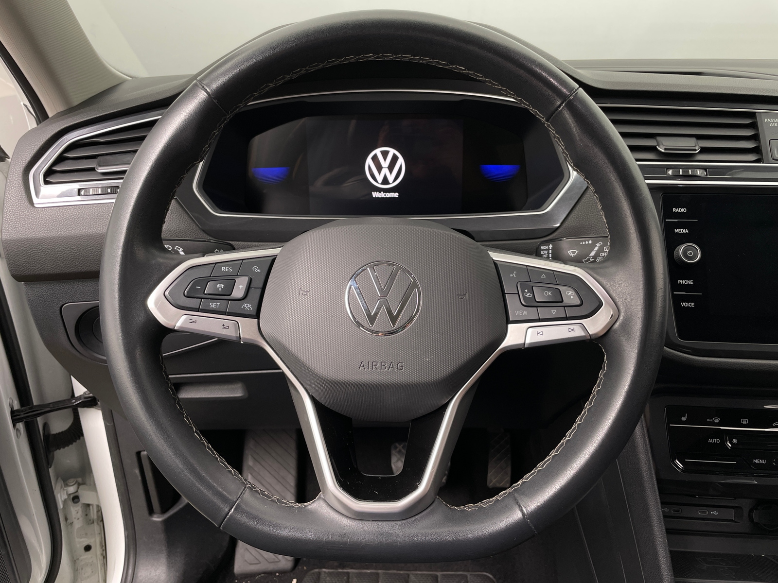 Thumbnail: 2024 Volkswagen Tiguan - 4