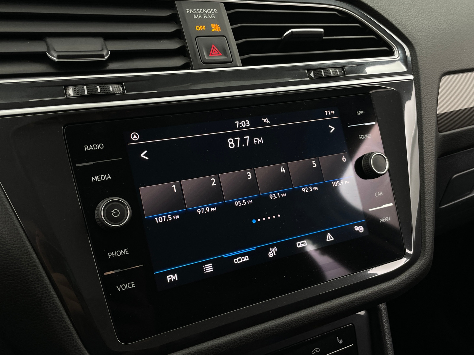 Thumbnail: 2024 Volkswagen Tiguan - 3