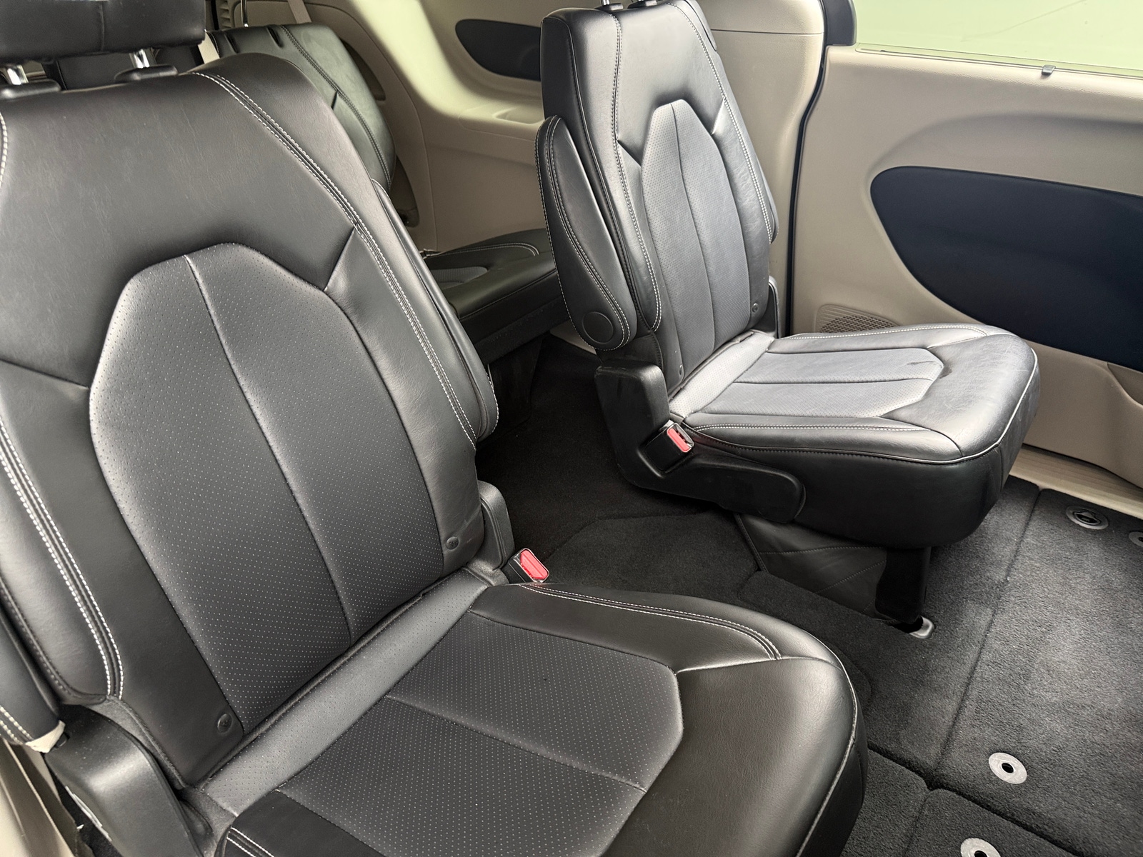 Thumbnail: 2024 Chrysler Pacifica - 5