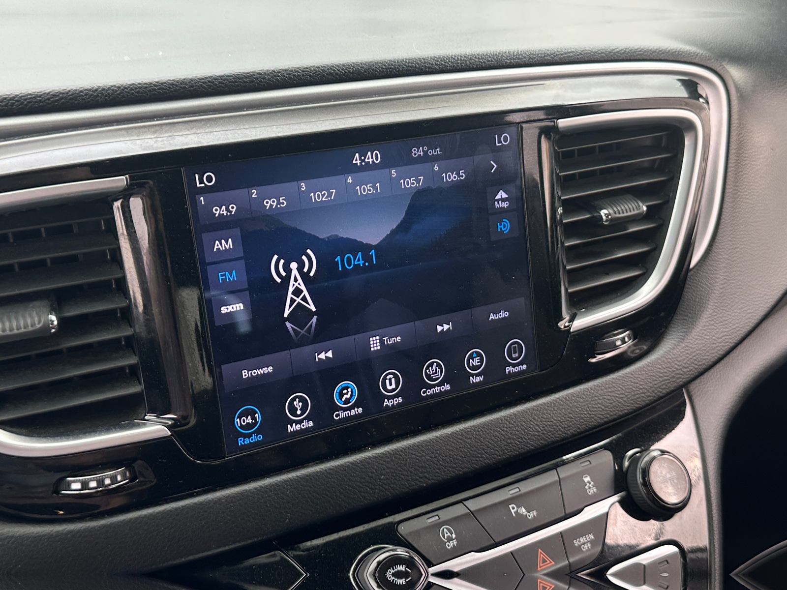 Thumbnail: 2019 Chrysler Pacifica - 3